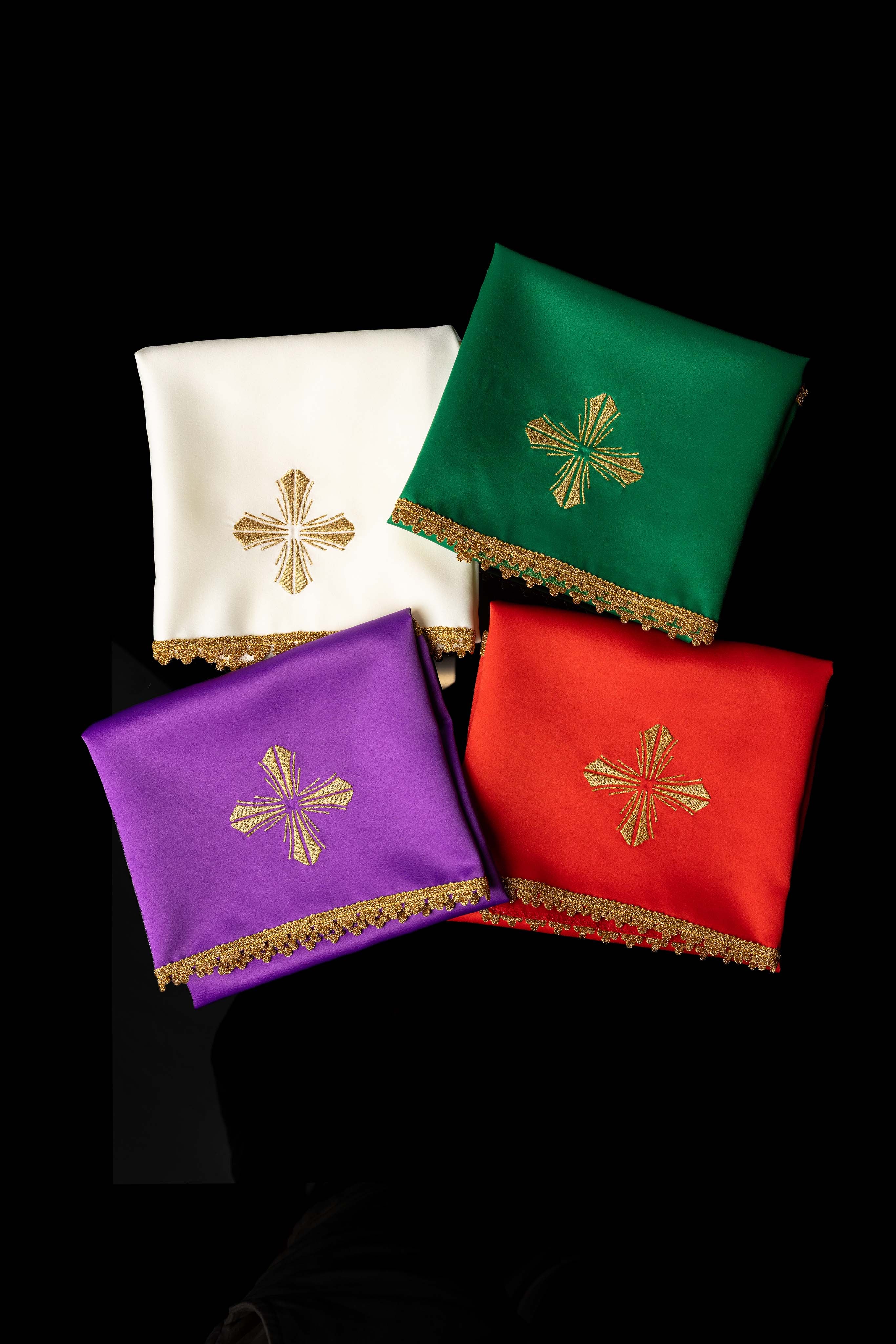 Juego 4 piezas cubre cáliz con bordado Cruz - cuatro colores