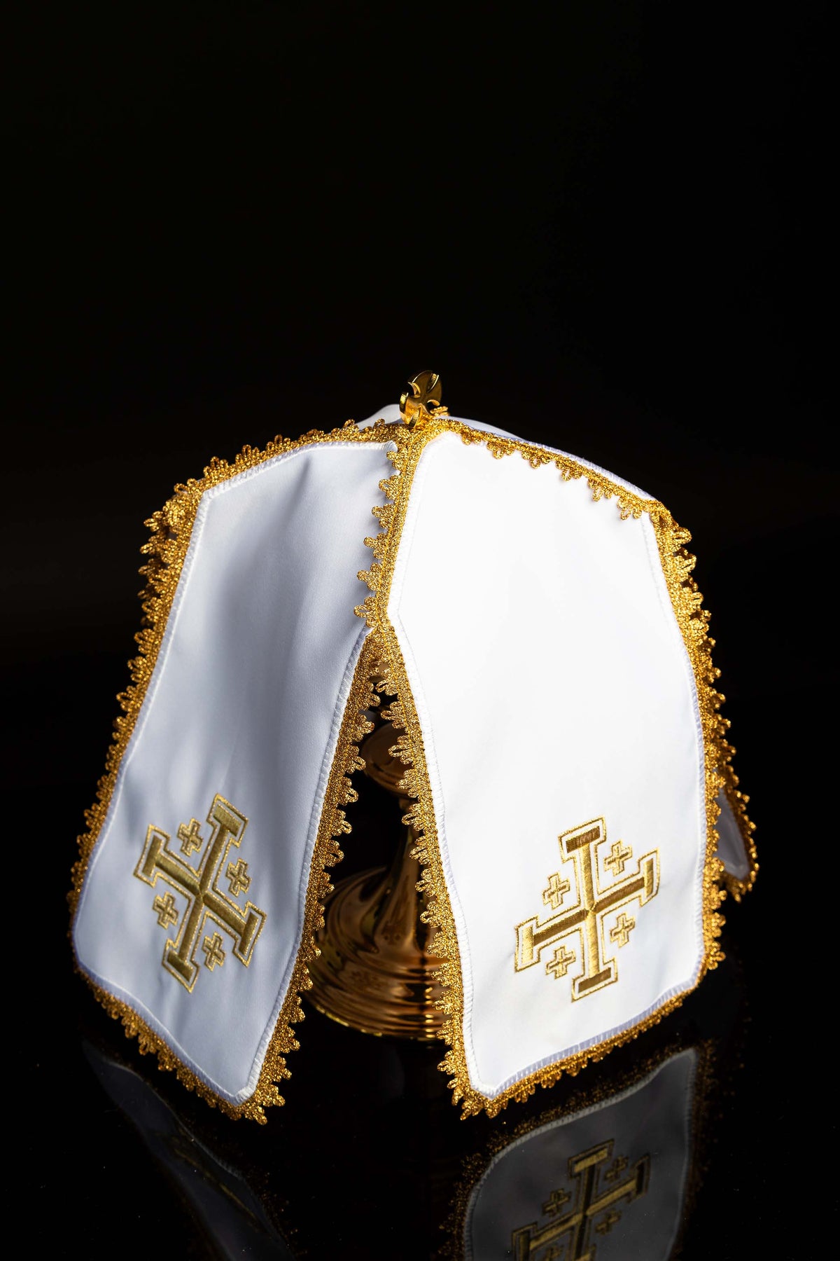 Velo para copón con bordado dorado de la Cruz de Jerusalén