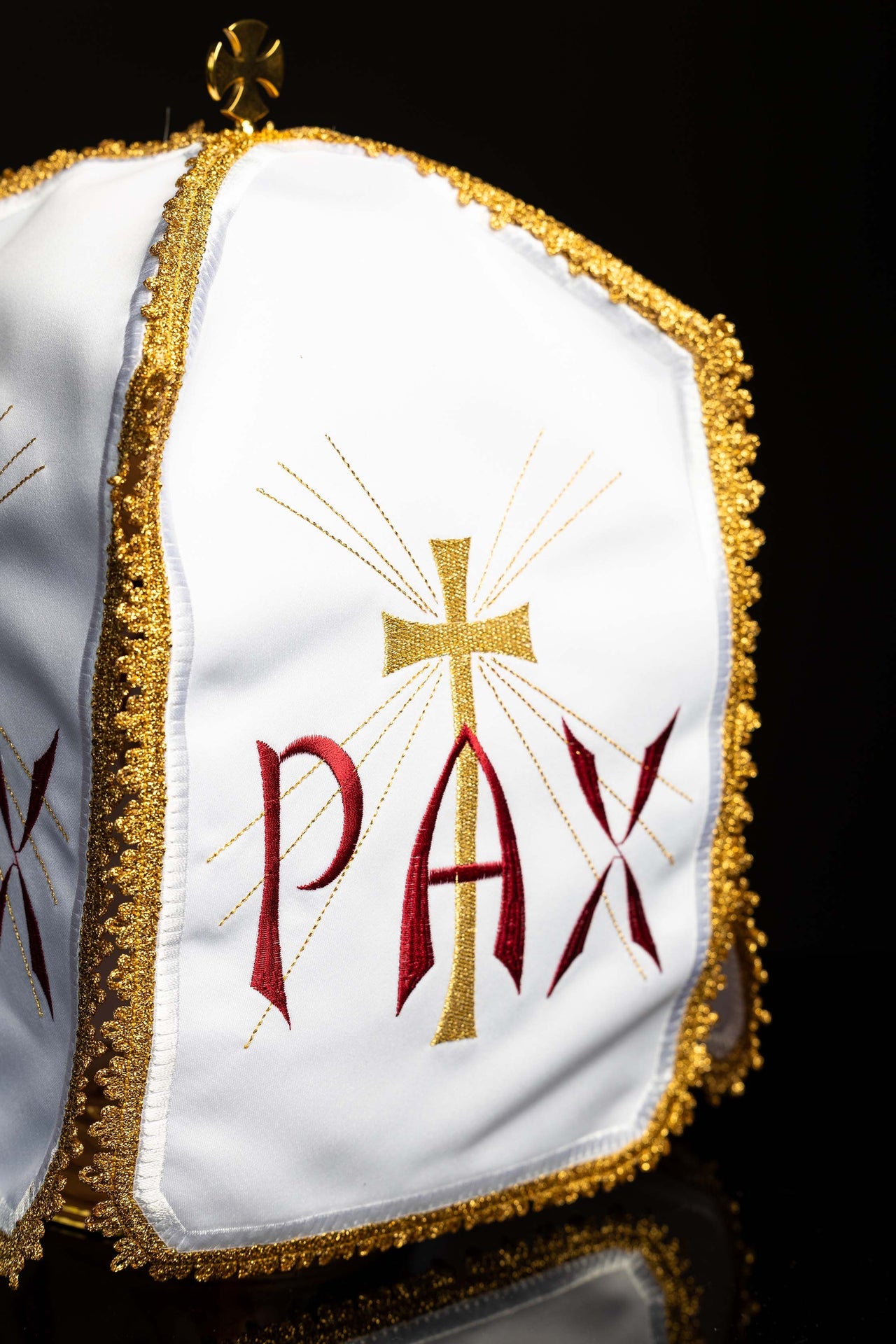 Welon na puszkę z haftem Pax
