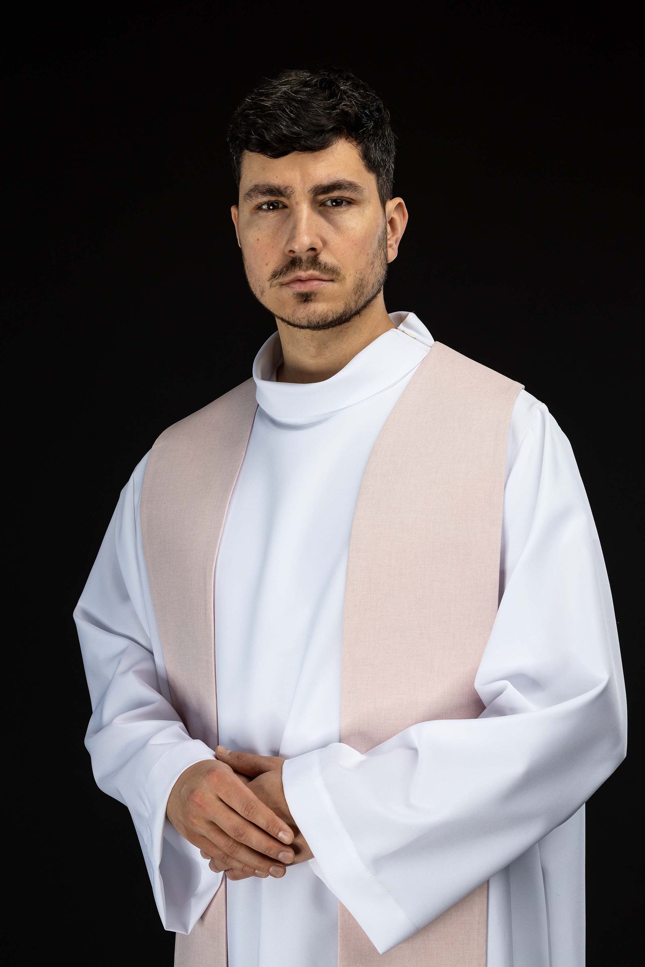 Stuła haftowana z symbolem krzyża aksamit różowa - ORNATY.PL