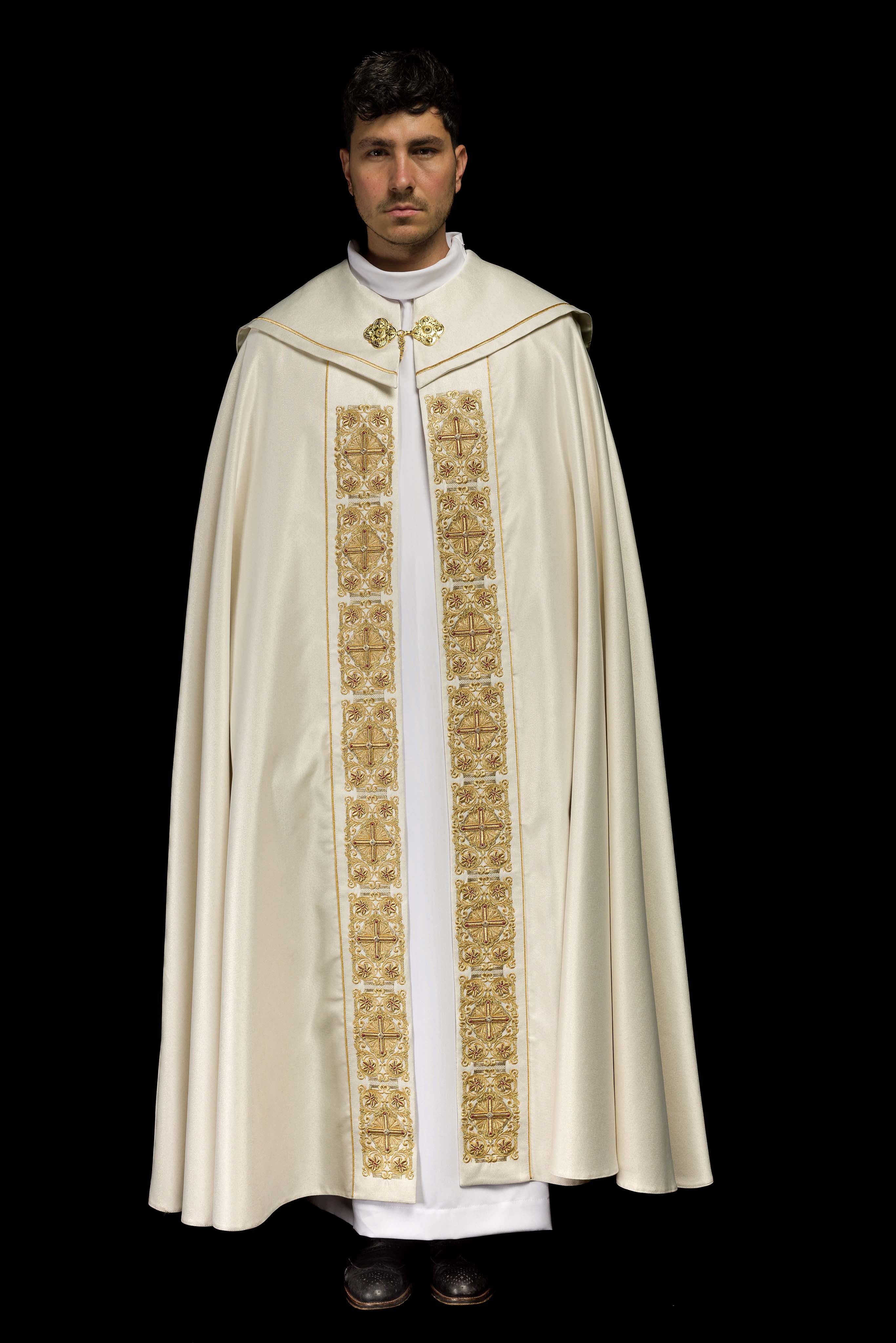 Capa pluvial oro ricamente bordado Cruz con piedras