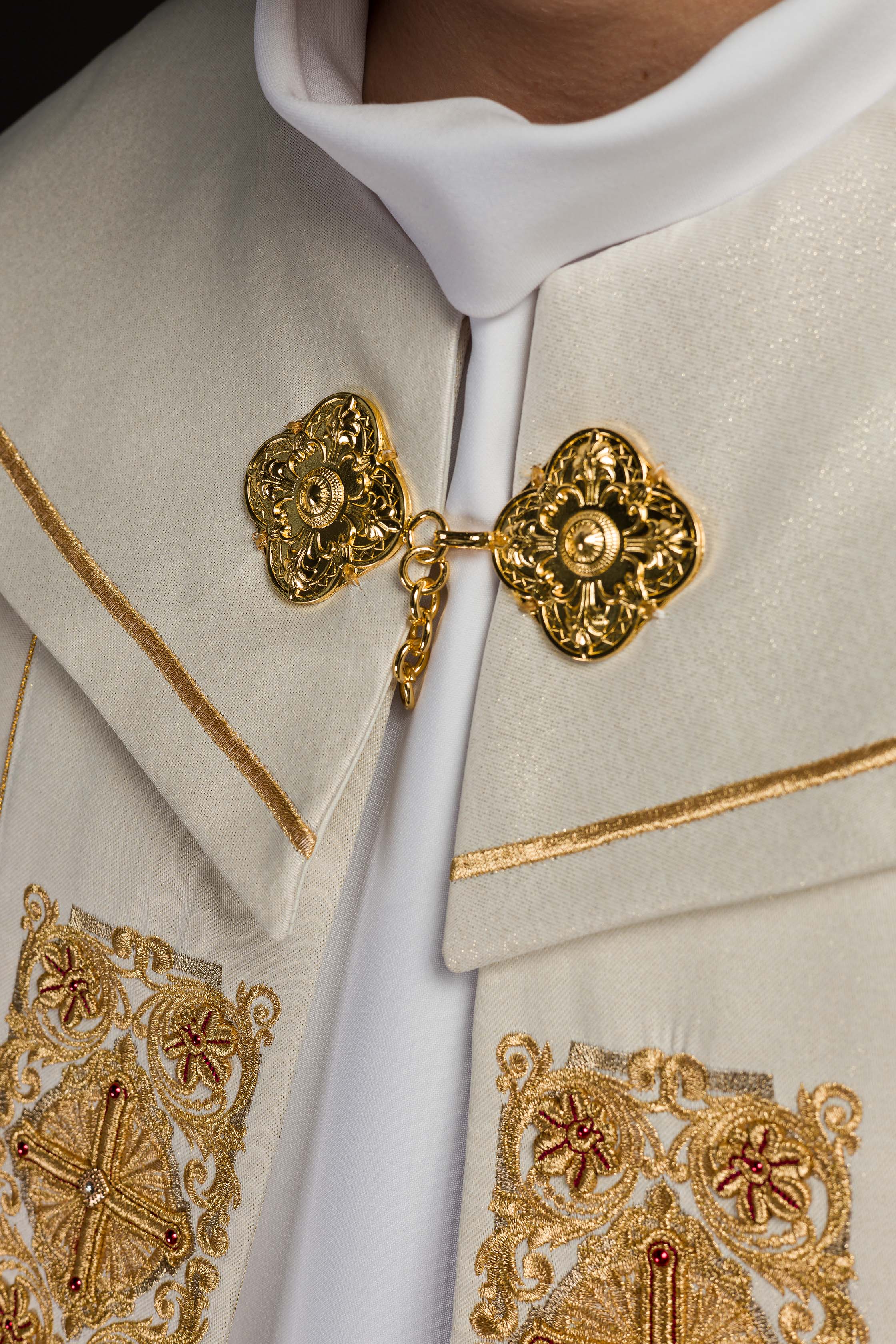 Capa pluvial oro ricamente bordado Cruz con piedras