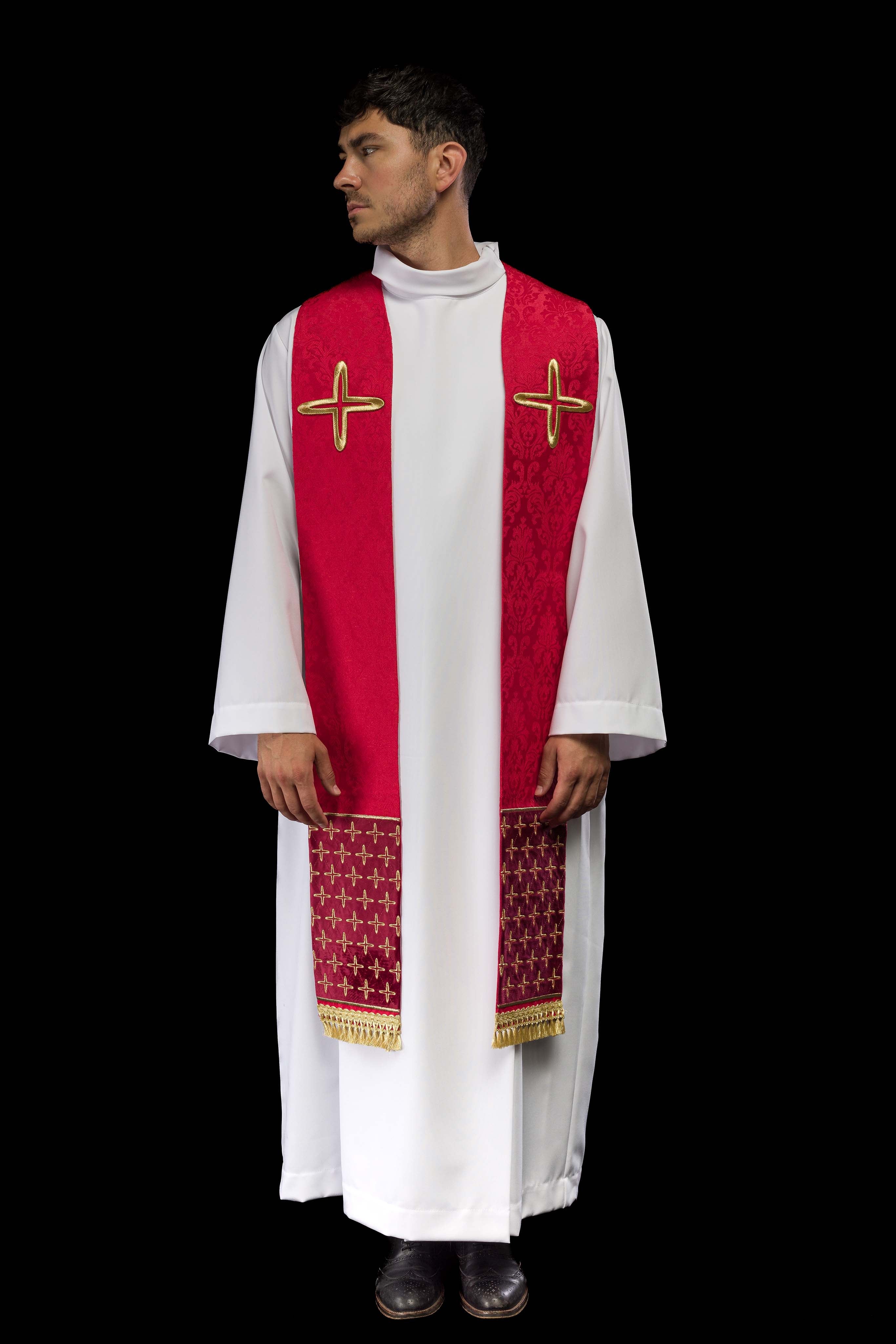Estola jacquard bordada con motivos de cruces rojo