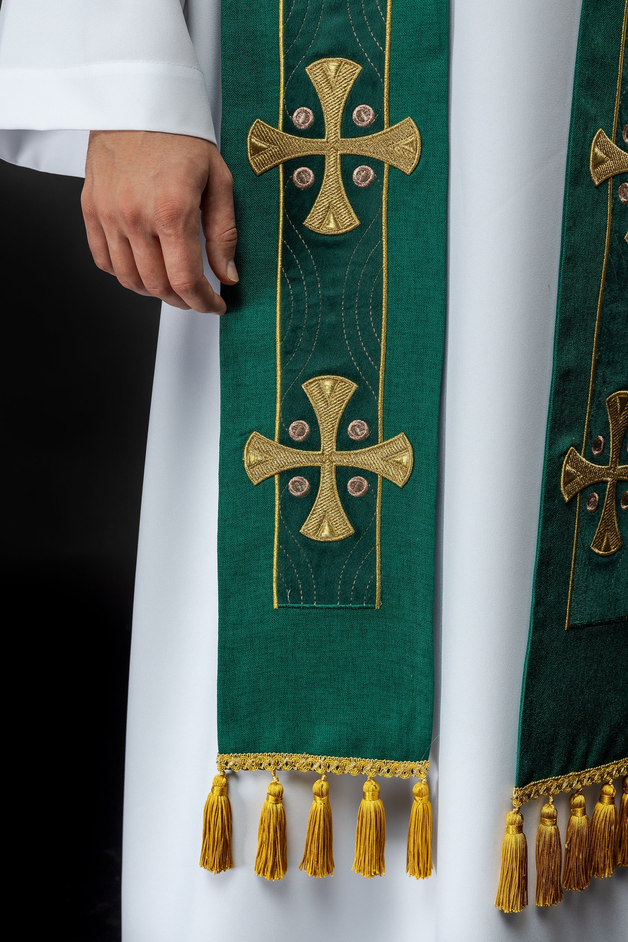 Stuła haftowana z krzyżami zielona - ORNATY.PL