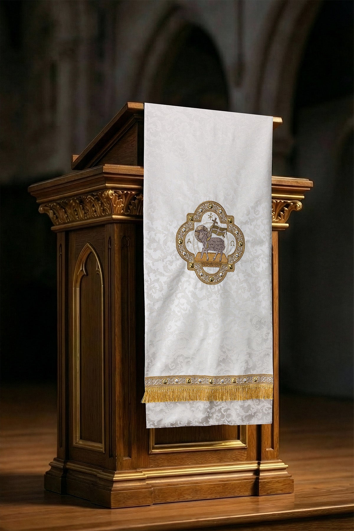 Mantel para ambón con bordado del Cordero tejido jacquard en color ecru
