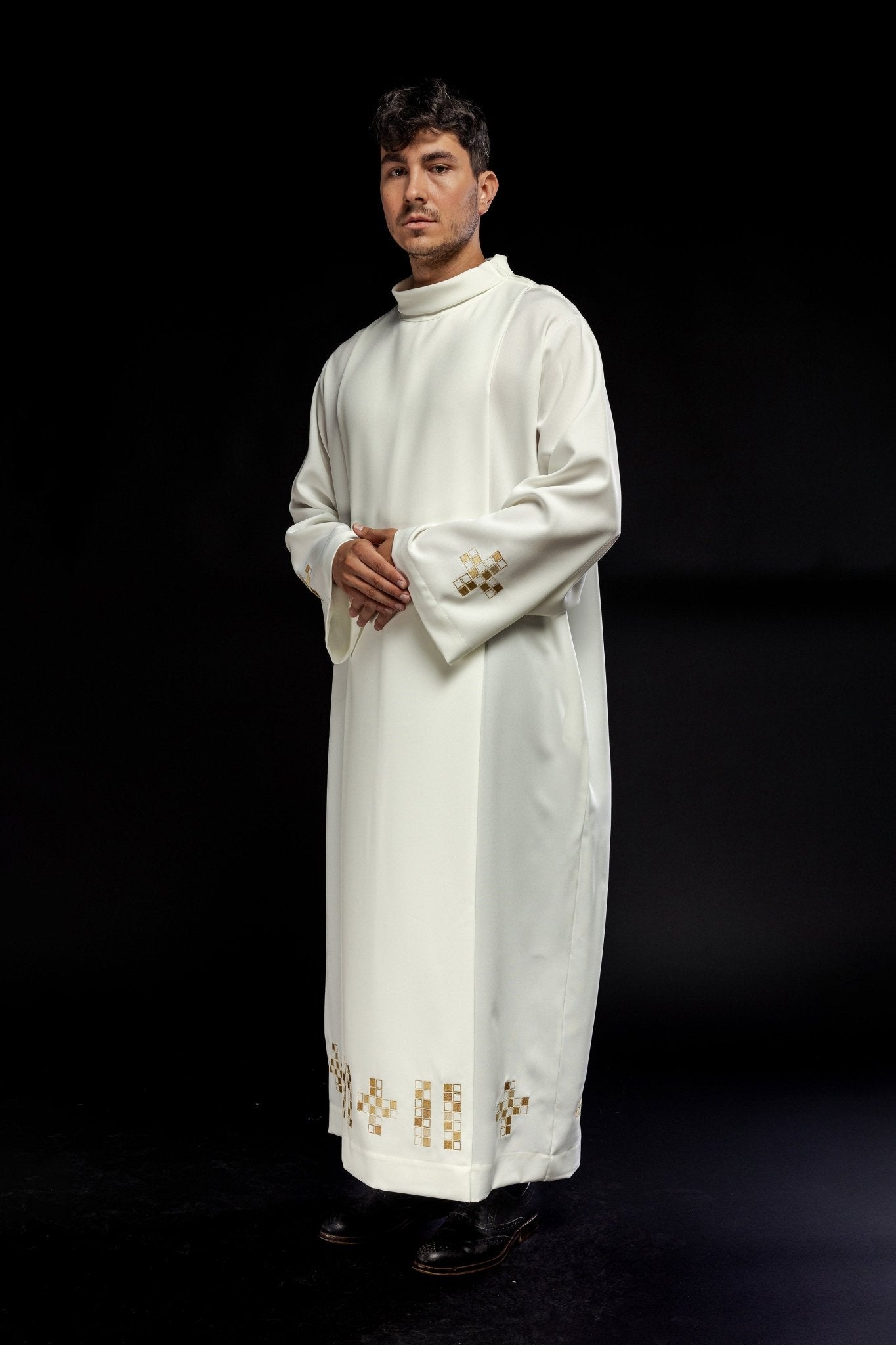 Alba con mosaico bordado Cruces crudo S - 6051 - 05 145cm/176cm - CASULLAS.ES