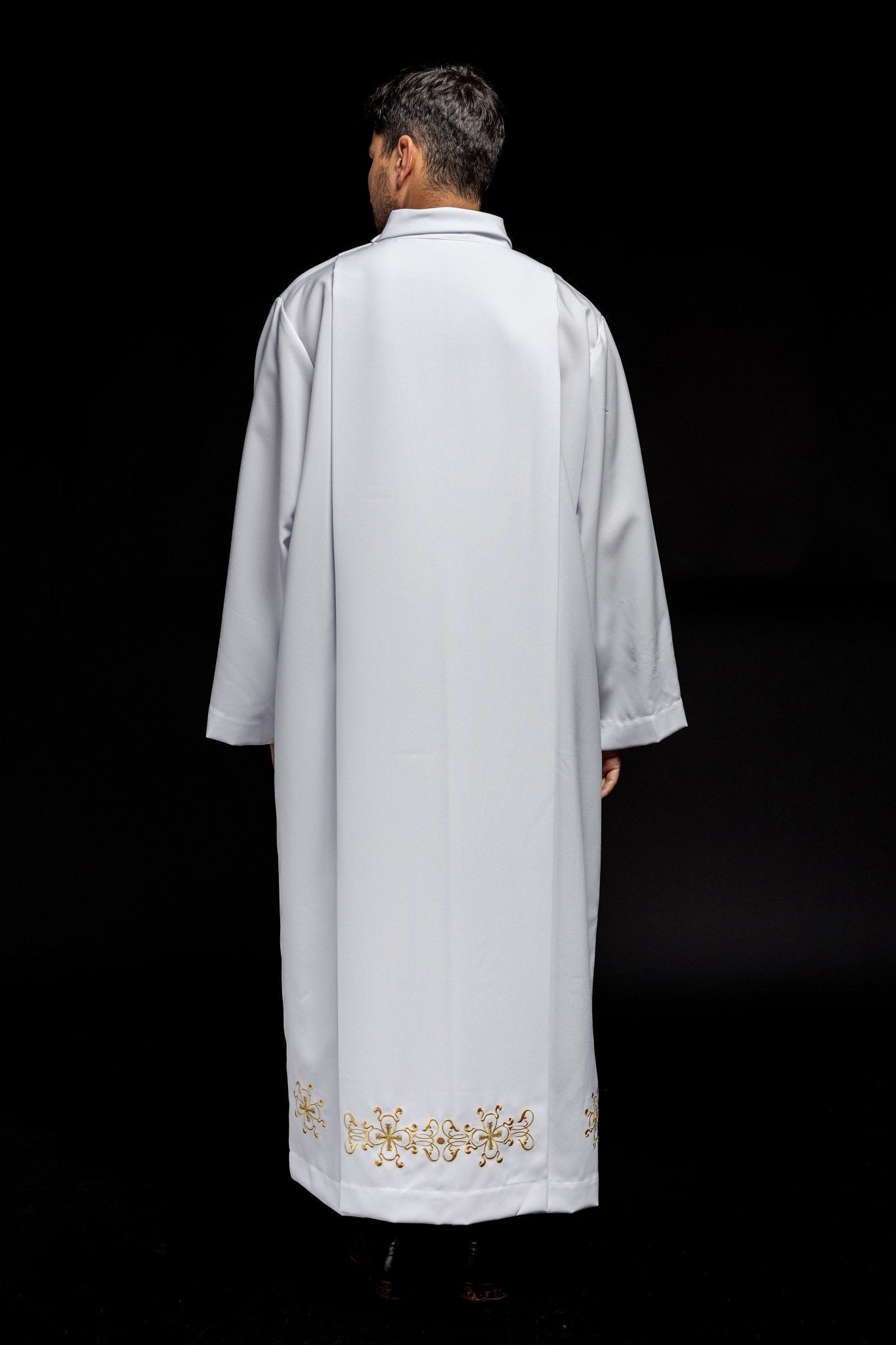 Alba de sacerdote de cuello alto decorada con bordados blancos S - 6053 - 04 135cm/164cm - CASULLAS.ES