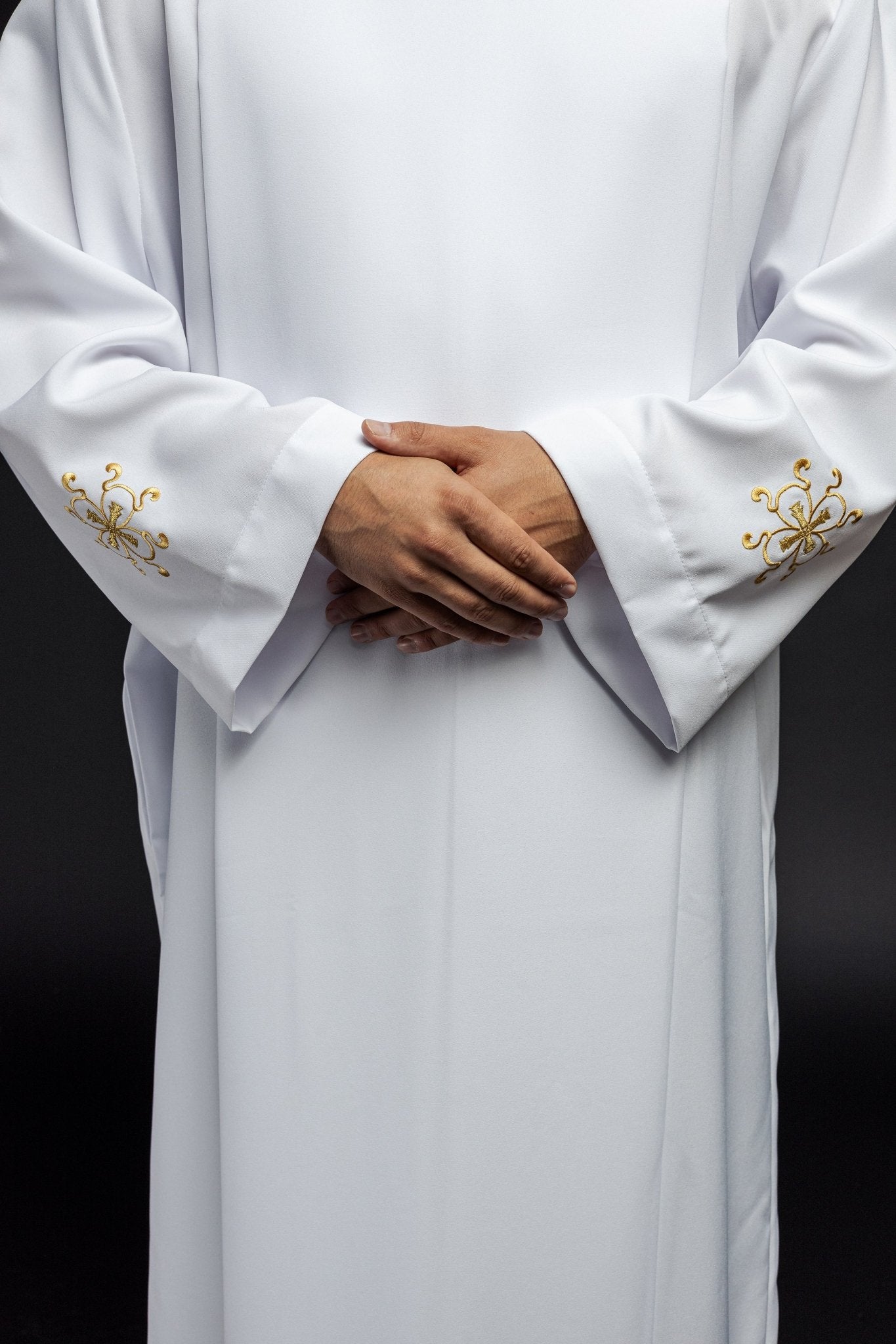 Alba de sacerdote de cuello alto decorada con bordados blancos S - 6053 - 04 135cm/164cm - CASULLAS.ES