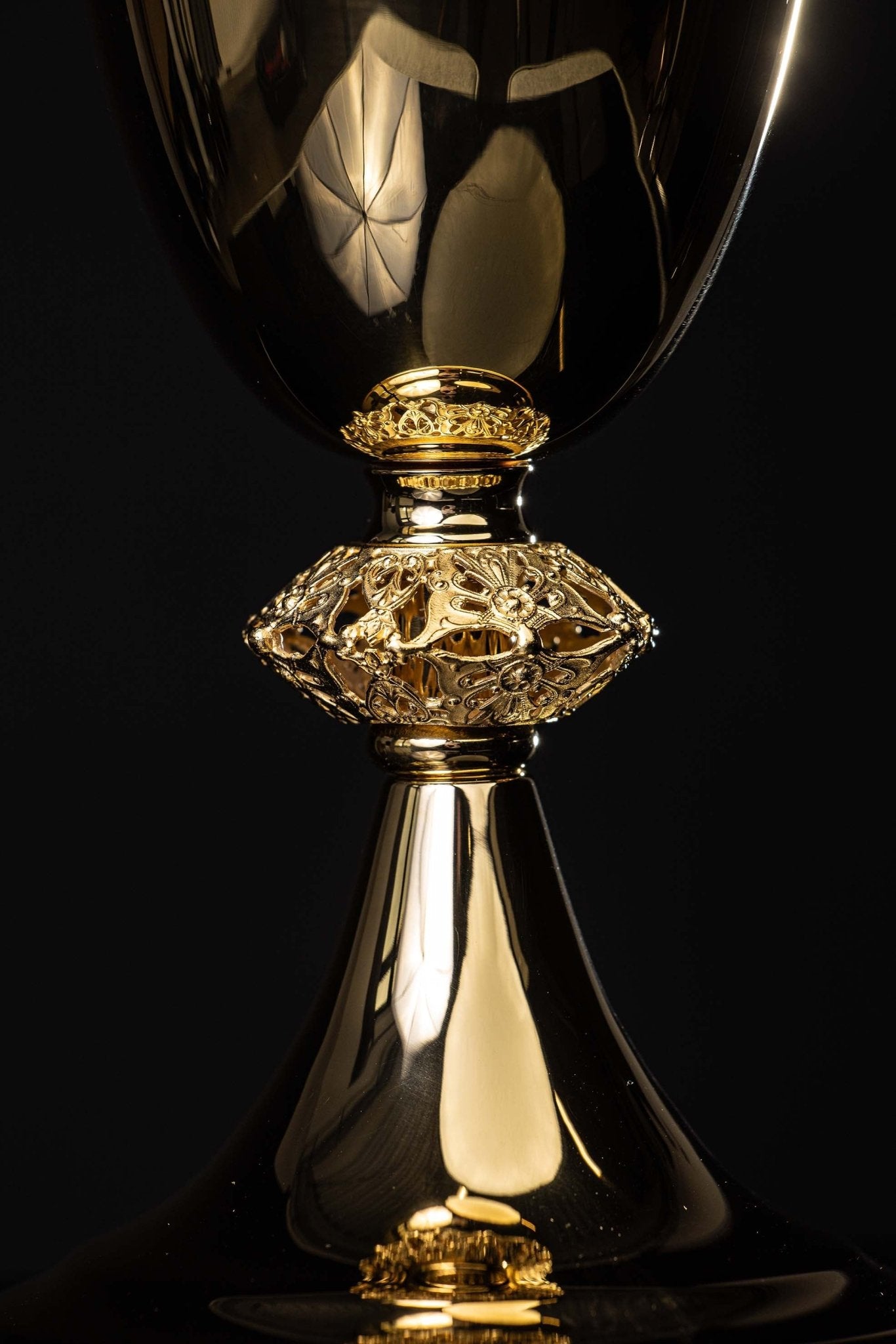 Cáliz litúrgico de latón dorado hecho a mano LB/KL/001/Z 19CM - CASULLAS.ES