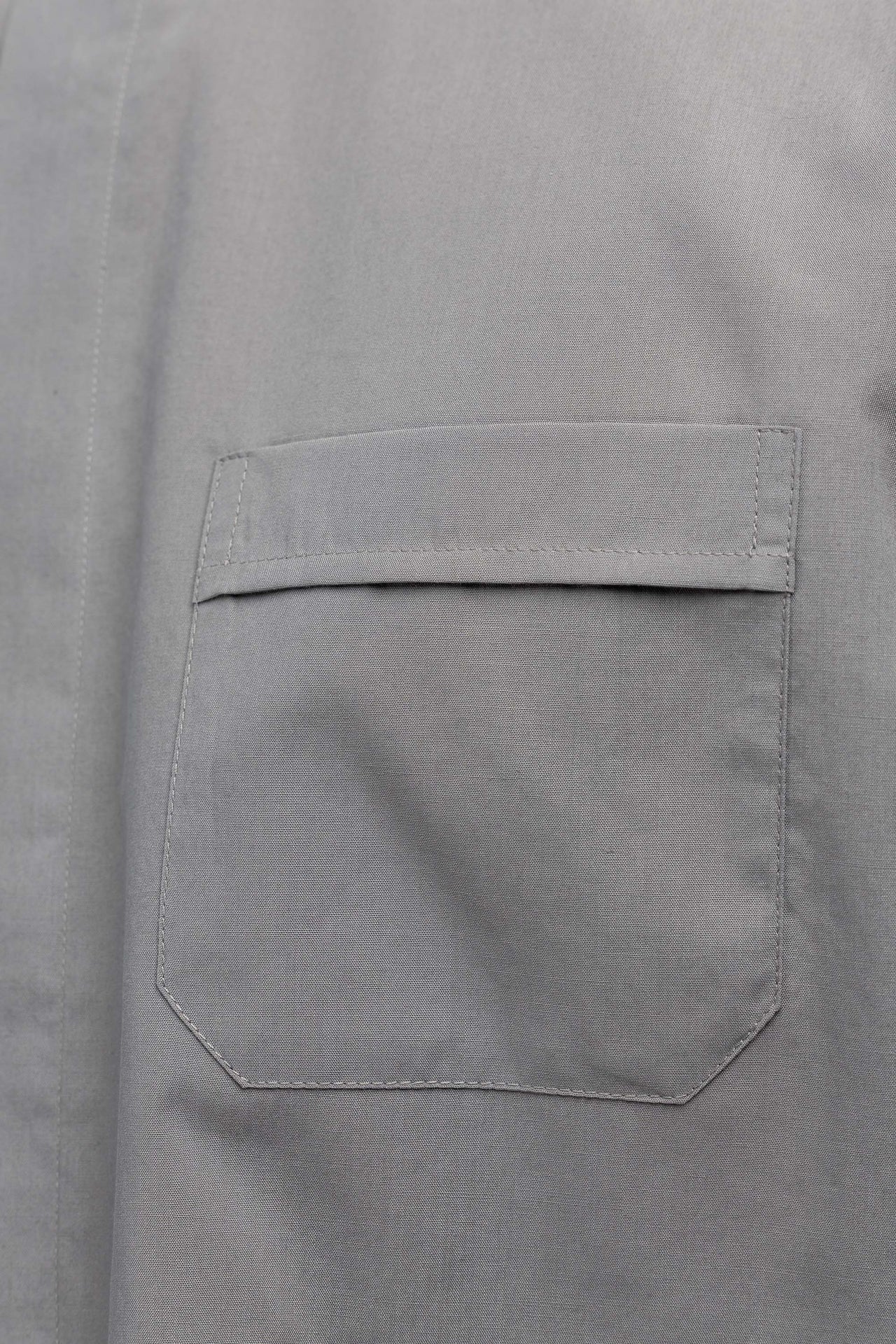 Camisa clerical gris claro de manga corta con alzacuello KSZ/002/220/KR/38 - CASULLAS.ES