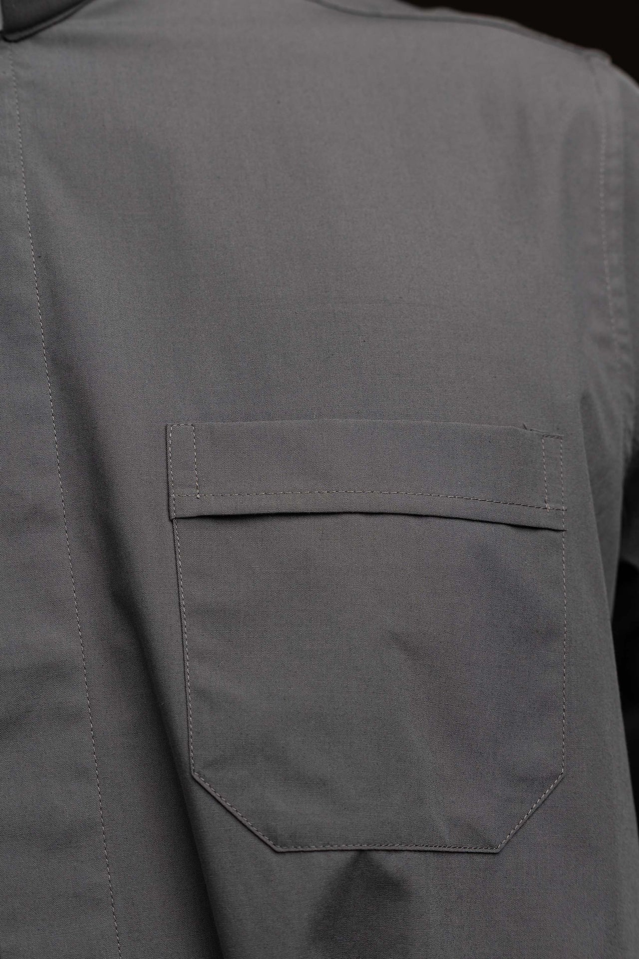 Camisa clerical gris oscuro de manga larga con alzacuello KSZ/001/209/DR/38 - CASULLAS.ES