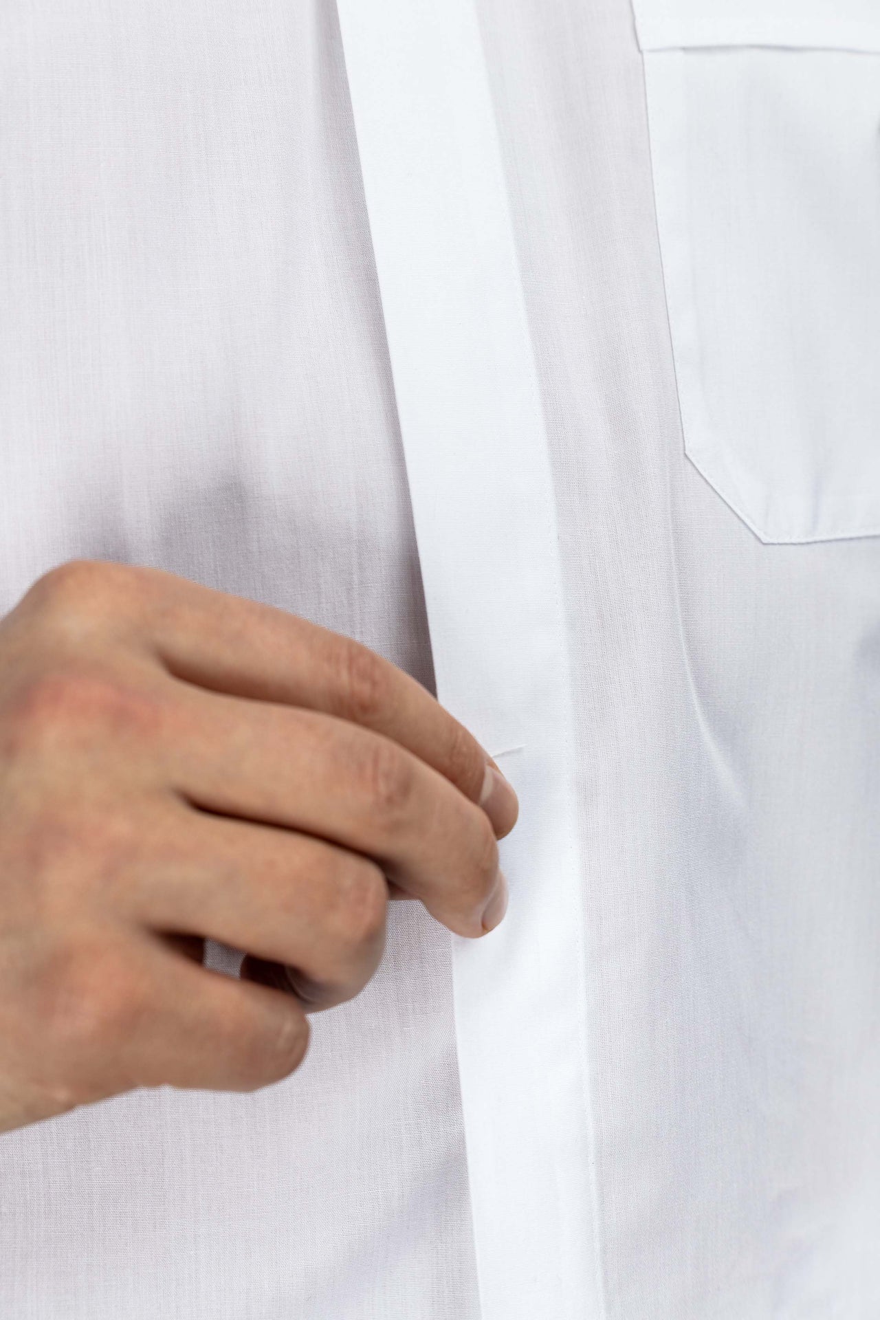 Camisa clerical romana blanca de manga larga con alzacuello KSZ/003/211/DR/38 - CASULLAS.ES
