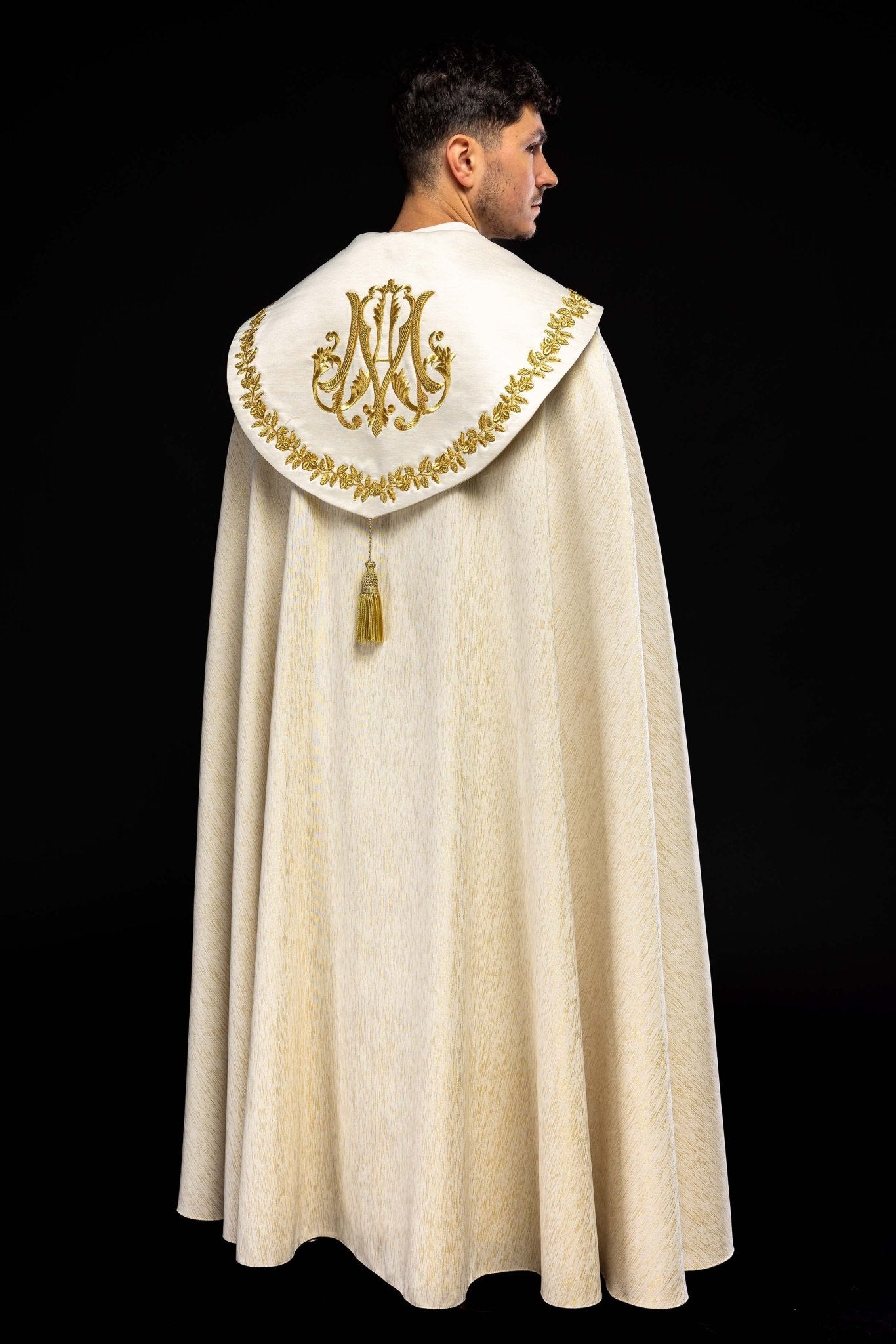 Capa bordada mariana ecru KKP/158/05/86 145cm - CASULLAS.ES