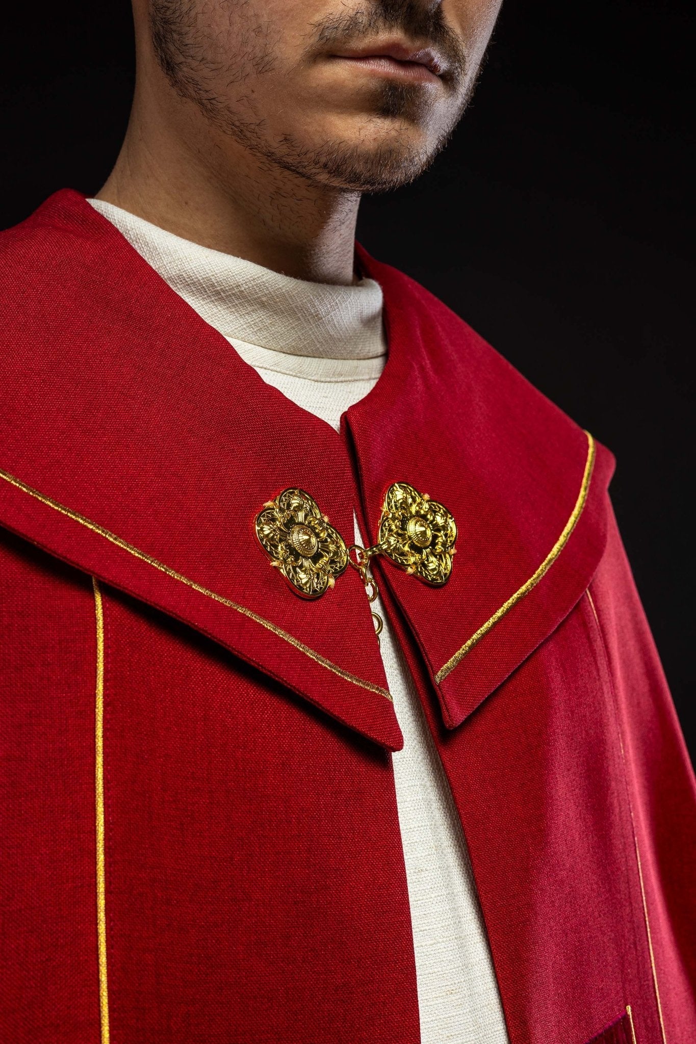 Capa en cruces de oro bordadas con terciopelo rojo S - 3068 - 02 - 70 150cm - CASULLAS.ES
