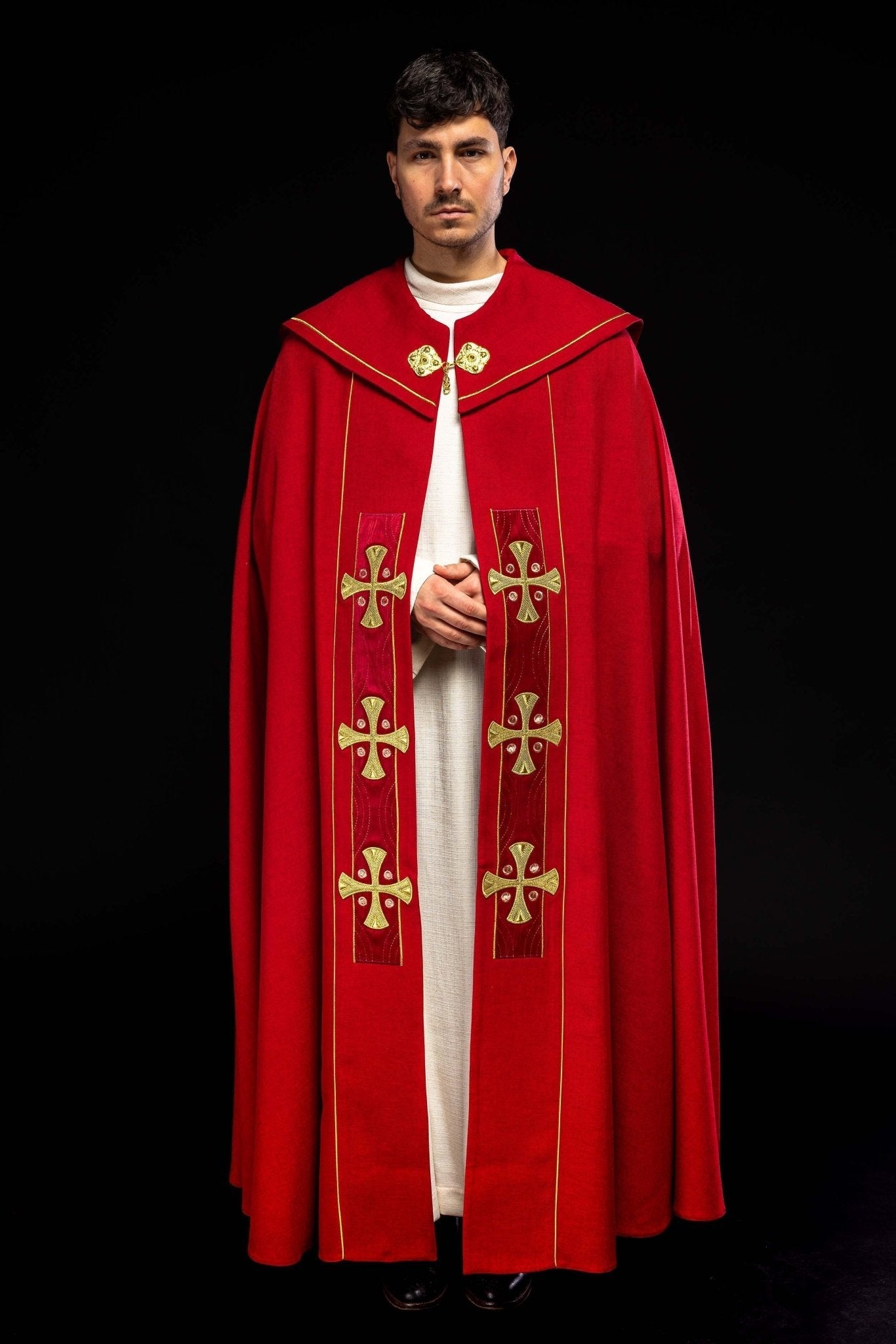 Capa en cruces de oro bordadas con terciopelo rojo S - 3068 - 02 - 70 150cm - CASULLAS.ES