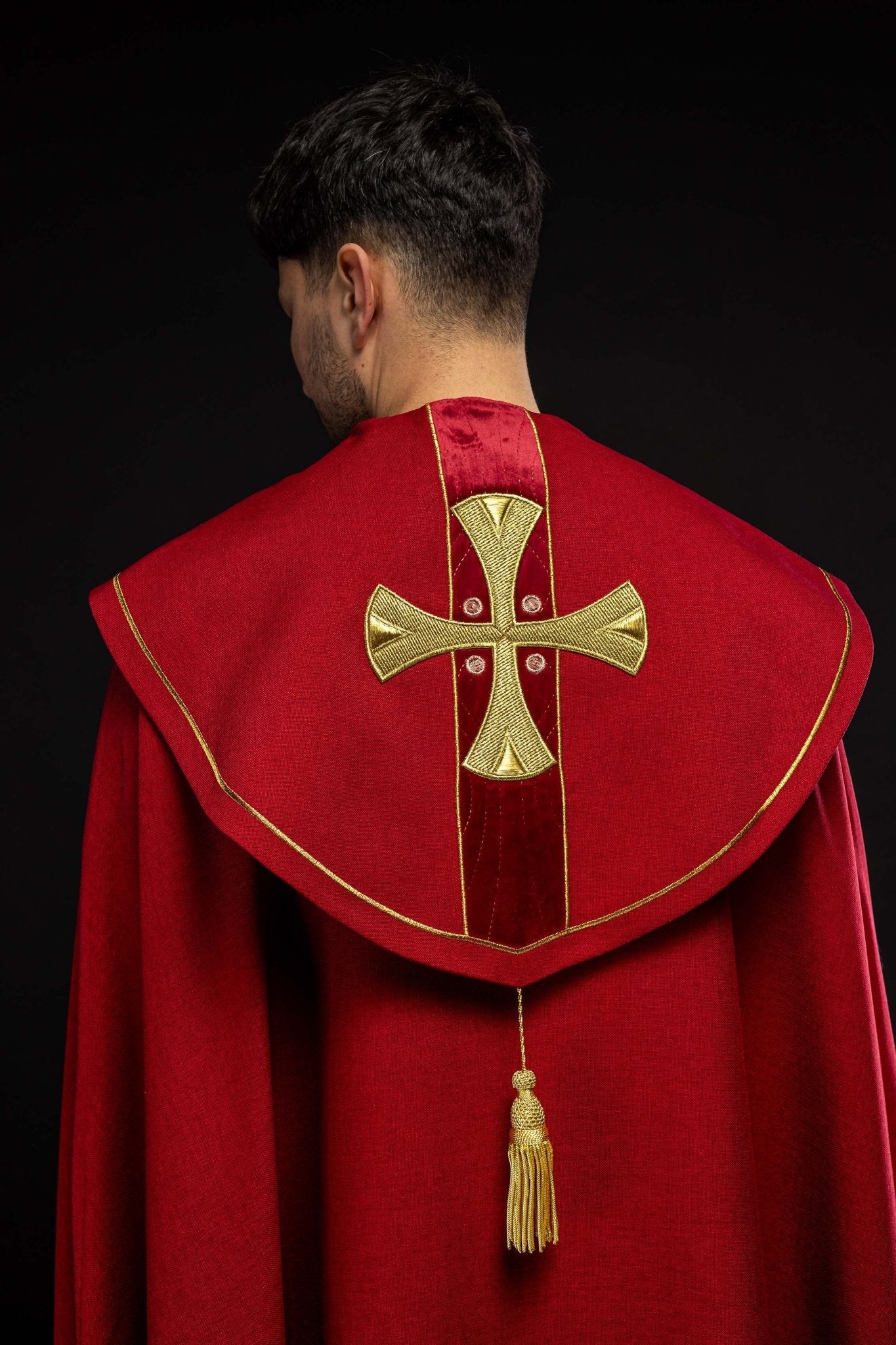 Capa en cruces de oro bordadas con terciopelo rojo S - 3068 - 02 - 70 150cm - CASULLAS.ES