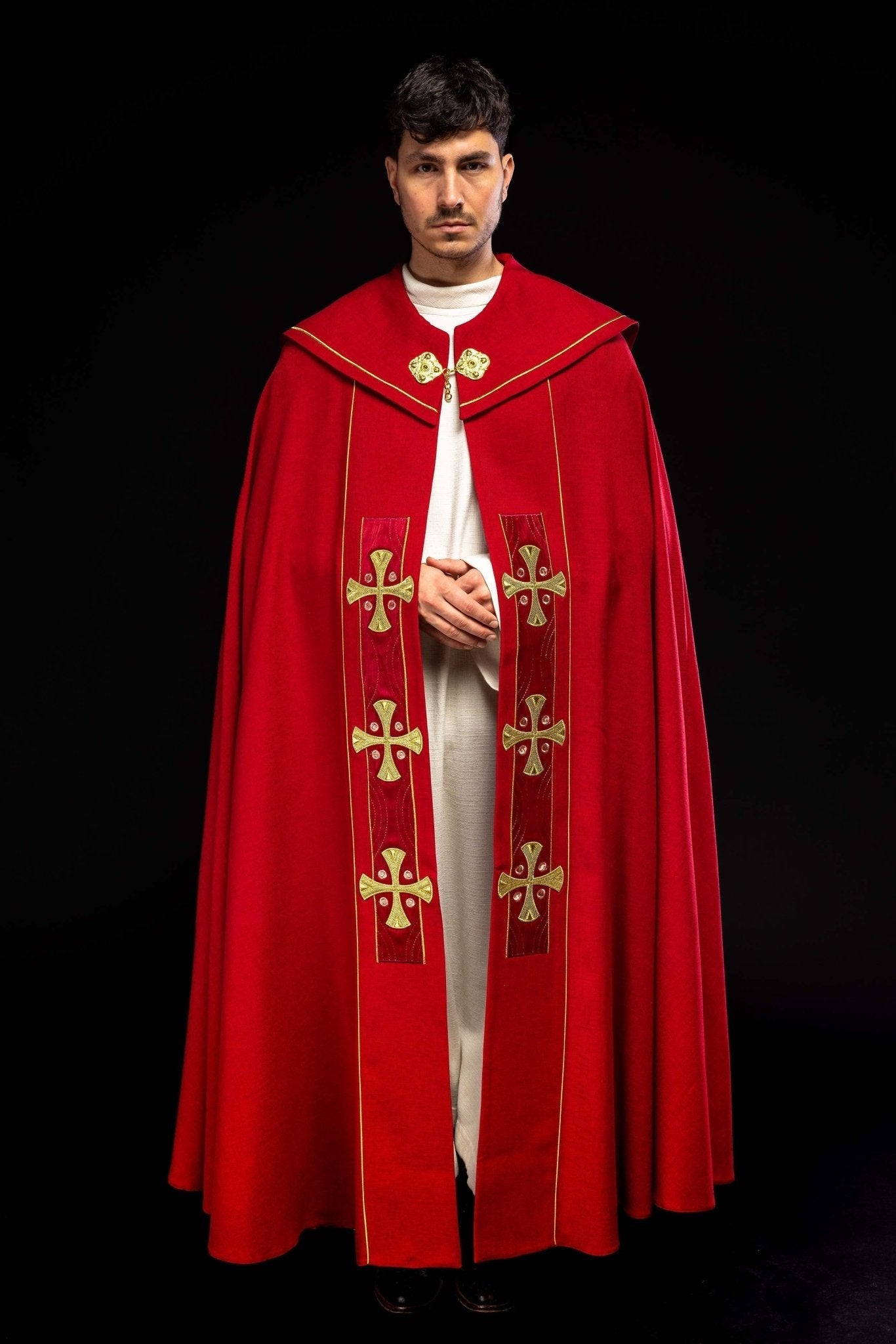Capa en cruces de oro bordadas con terciopelo rojo S - 3068 - 02 - 70 150cm - CASULLAS.ES