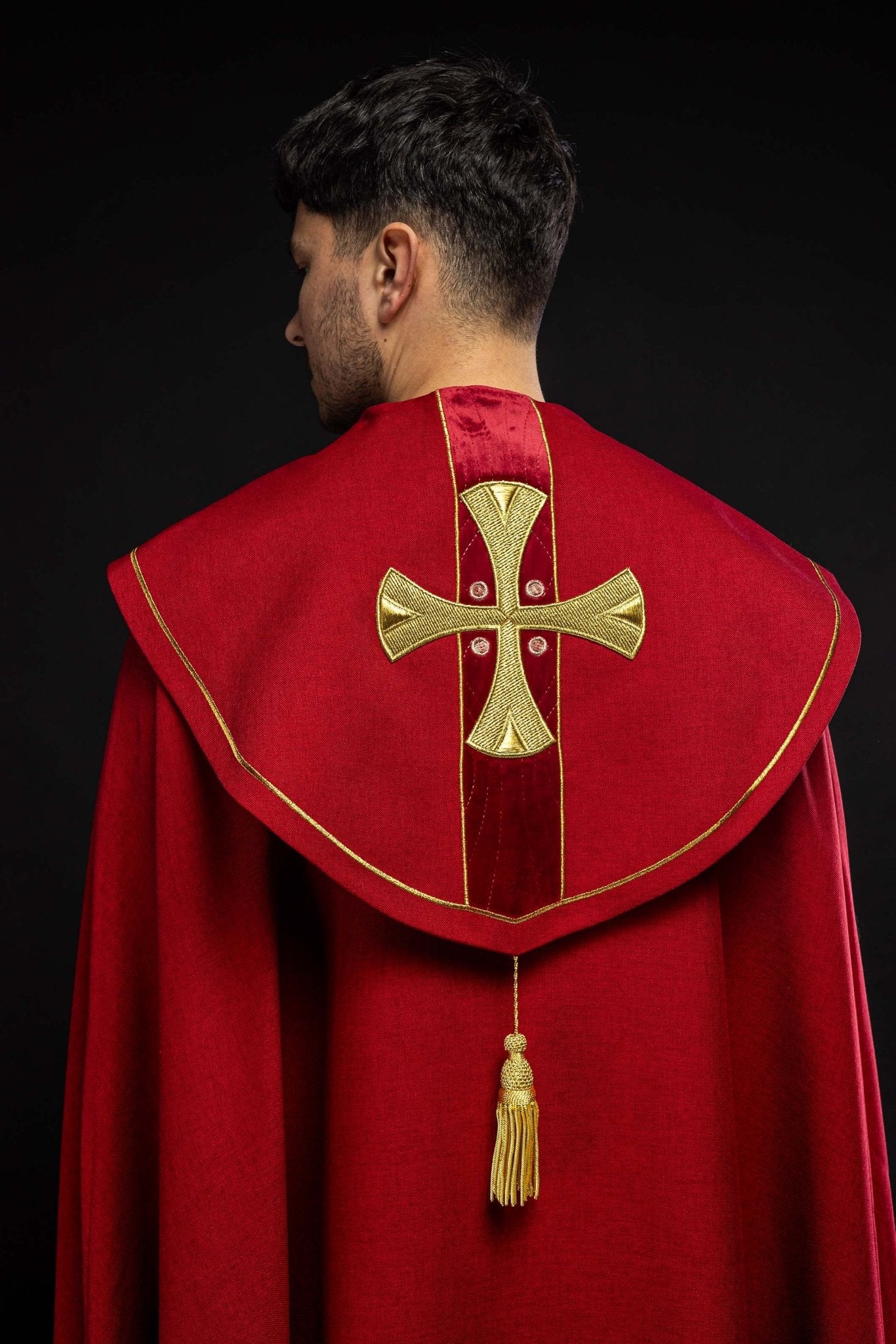 Capa en cruces de oro bordadas con terciopelo rojo S - 3068 - 02 - 70 150cm - CASULLAS.ES