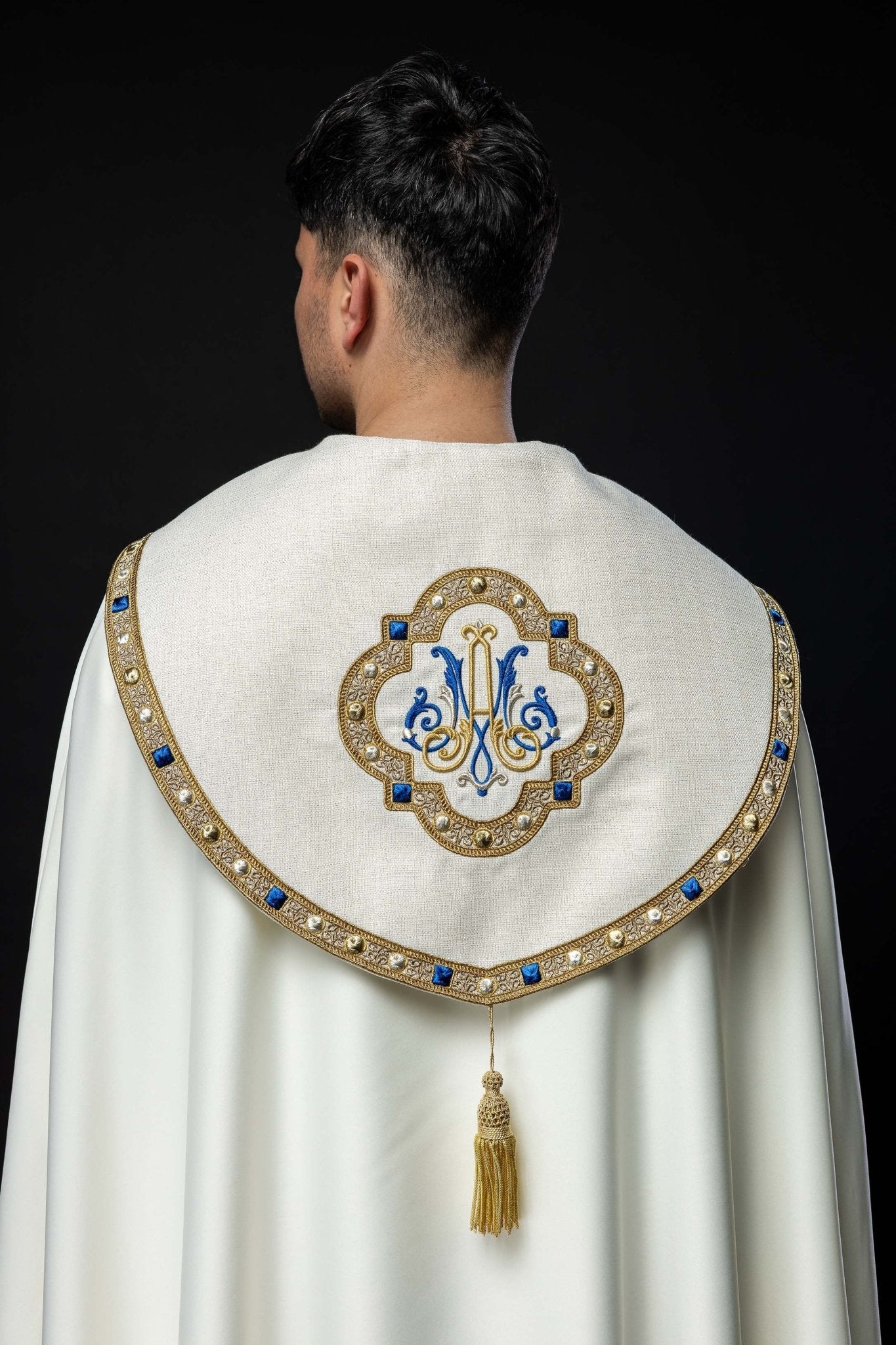 Capa litúrgica bordada con escudo Mariano S - 3074 - 05 - 41 145cm - CASULLAS.ES