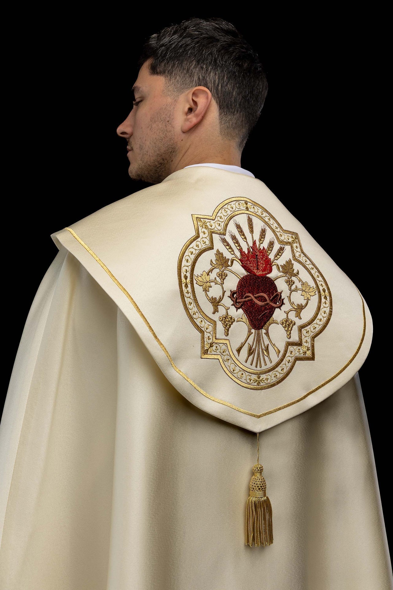 Capa pluvial litúrgica con bordado del Sagrado Corazón de Jesús KKP/025/05/20 145cm - CASULLAS.ES