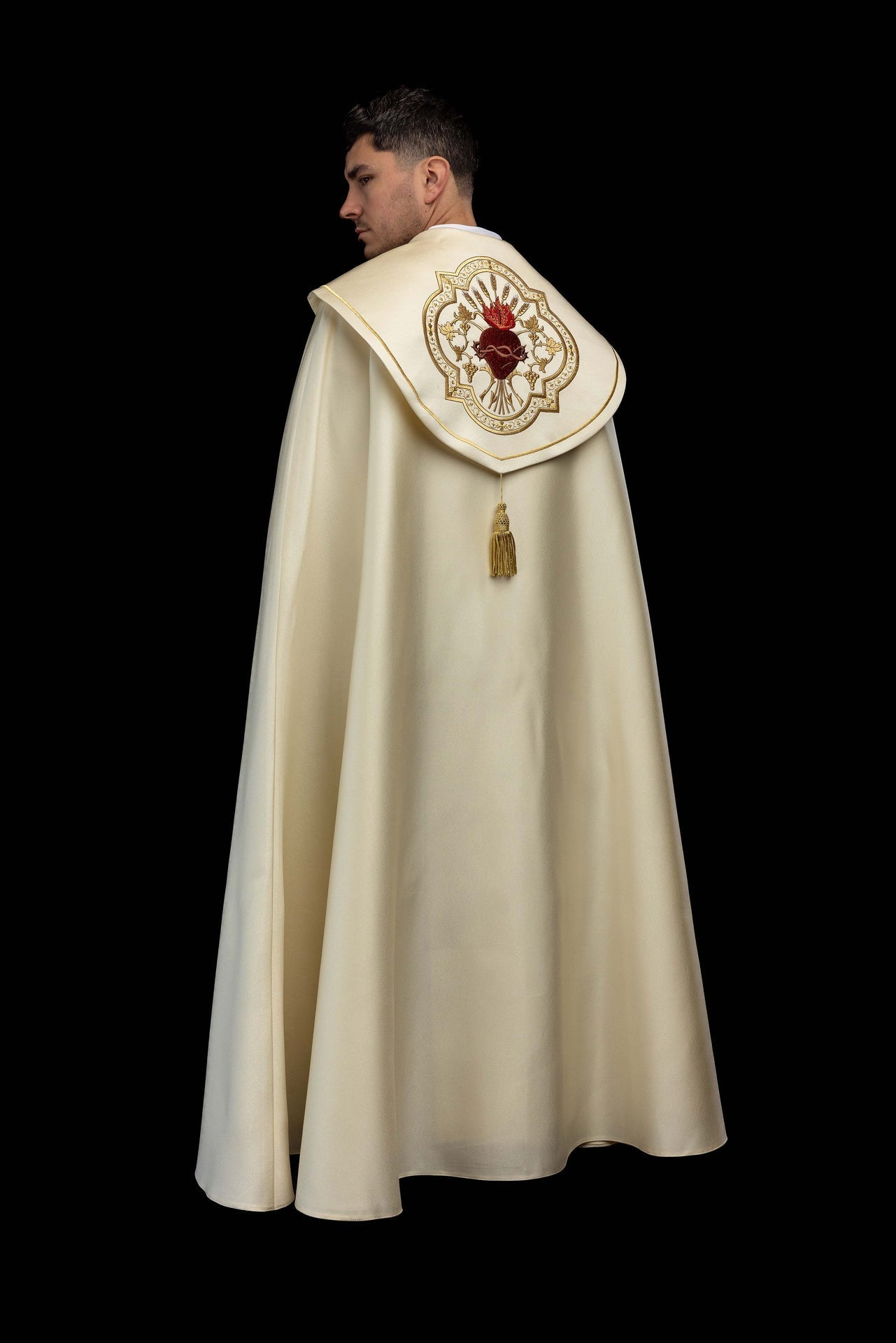 Capa pluvial litúrgica con bordado del Sagrado Corazón de Jesús KKP/025/05/20 145cm - CASULLAS.ES