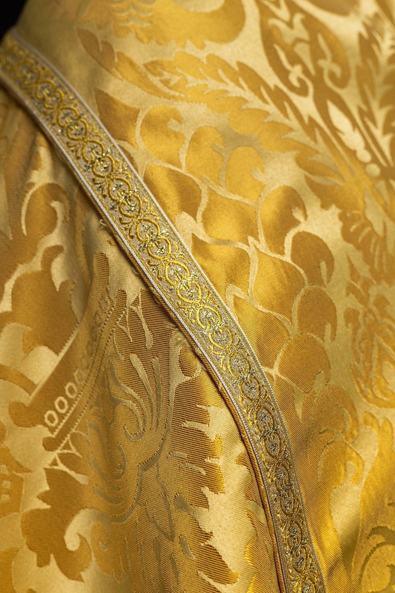 Capa romana lisa de jacquard KKP/159/05/83 150cm - CASULLAS.ES