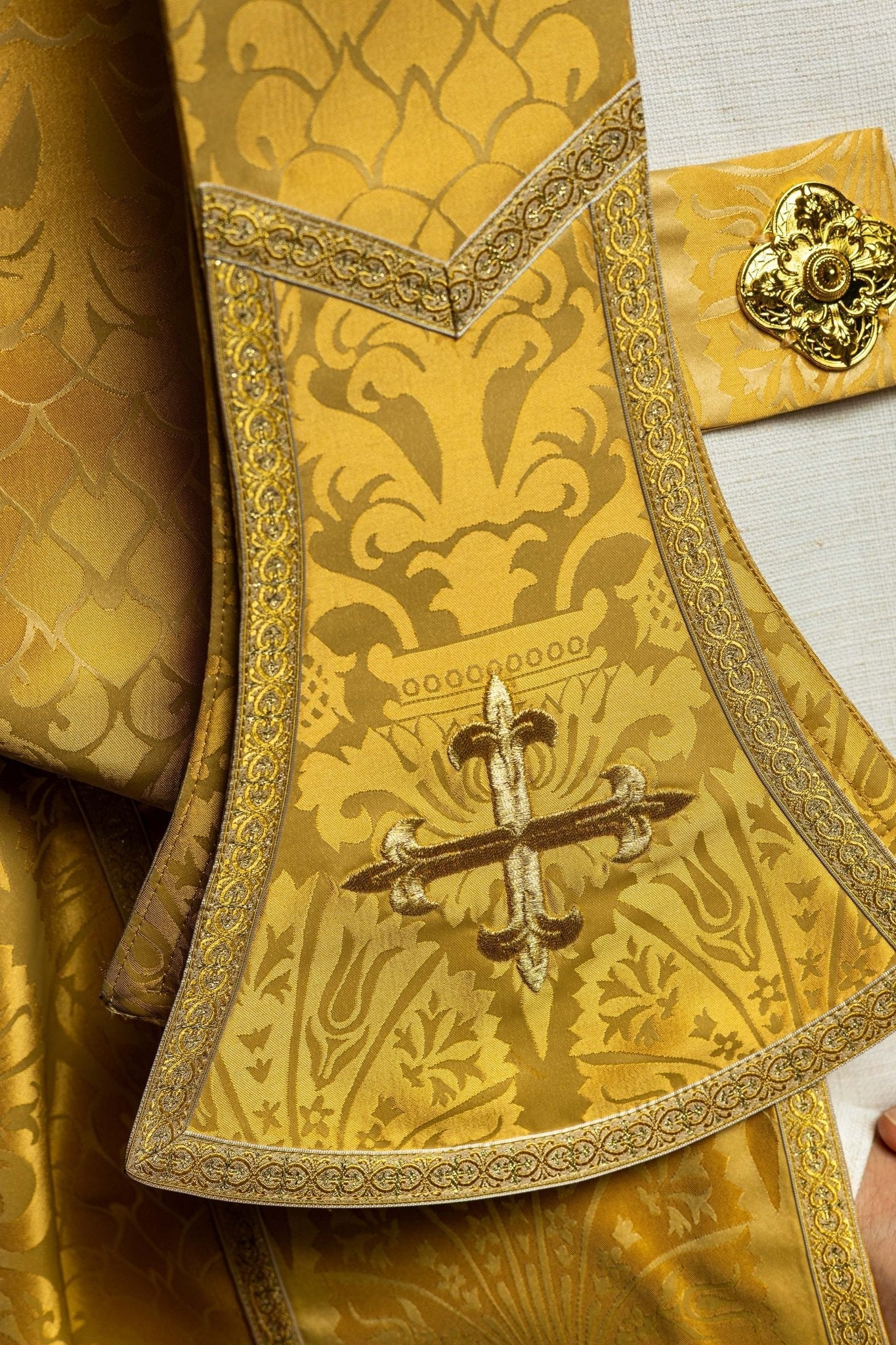 Capa romana lisa de jacquard KKP/159/05/83 150cm - CASULLAS.ES