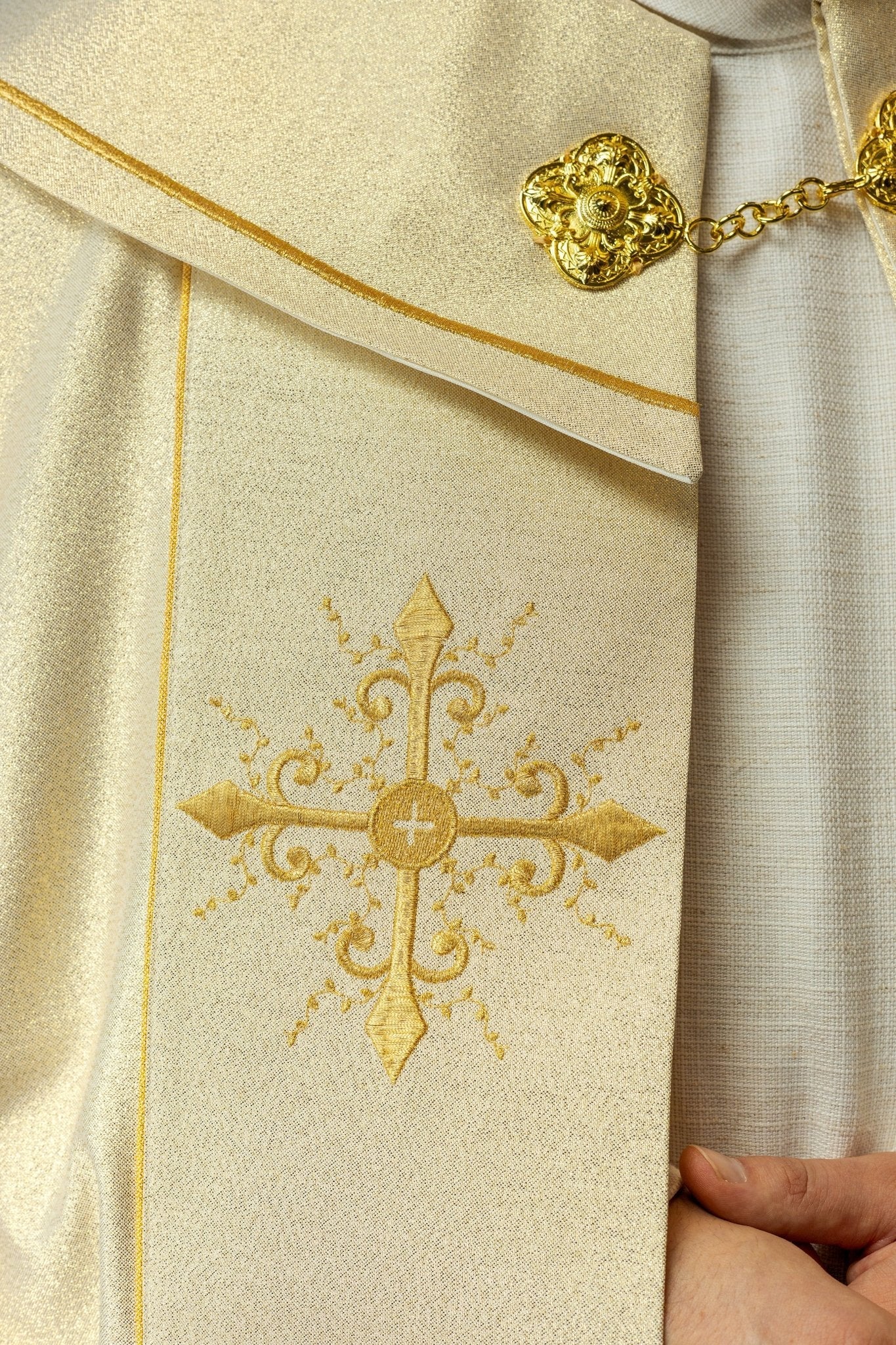 Capilla litúrgica bordada en oro KKP/024/10/37 ZŁOTY POMPON 145 cm - CASULLAS.ES