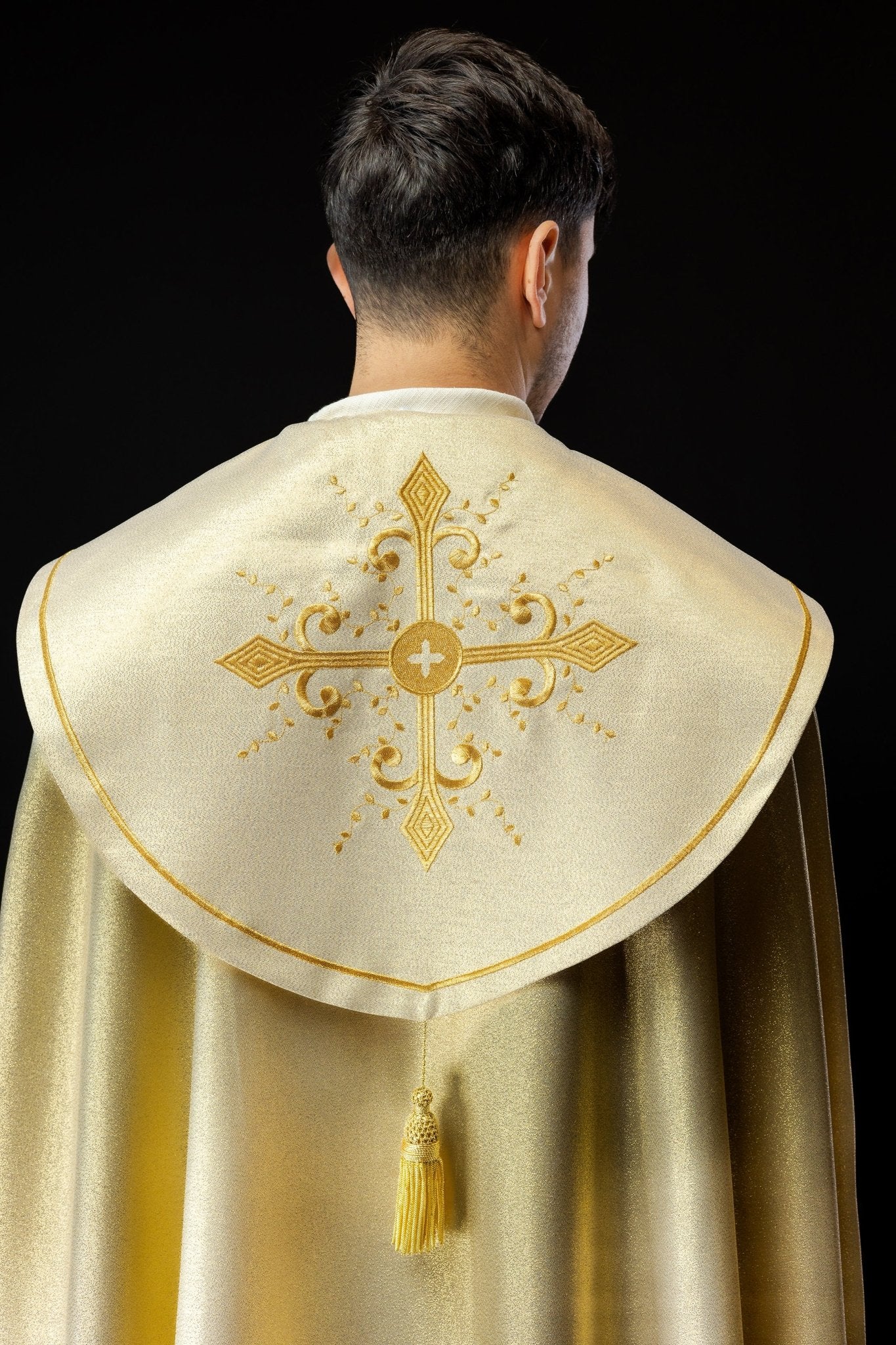 Capilla litúrgica bordada en oro KKP/024/10/37 ZŁOTY POMPON 145 cm - CASULLAS.ES
