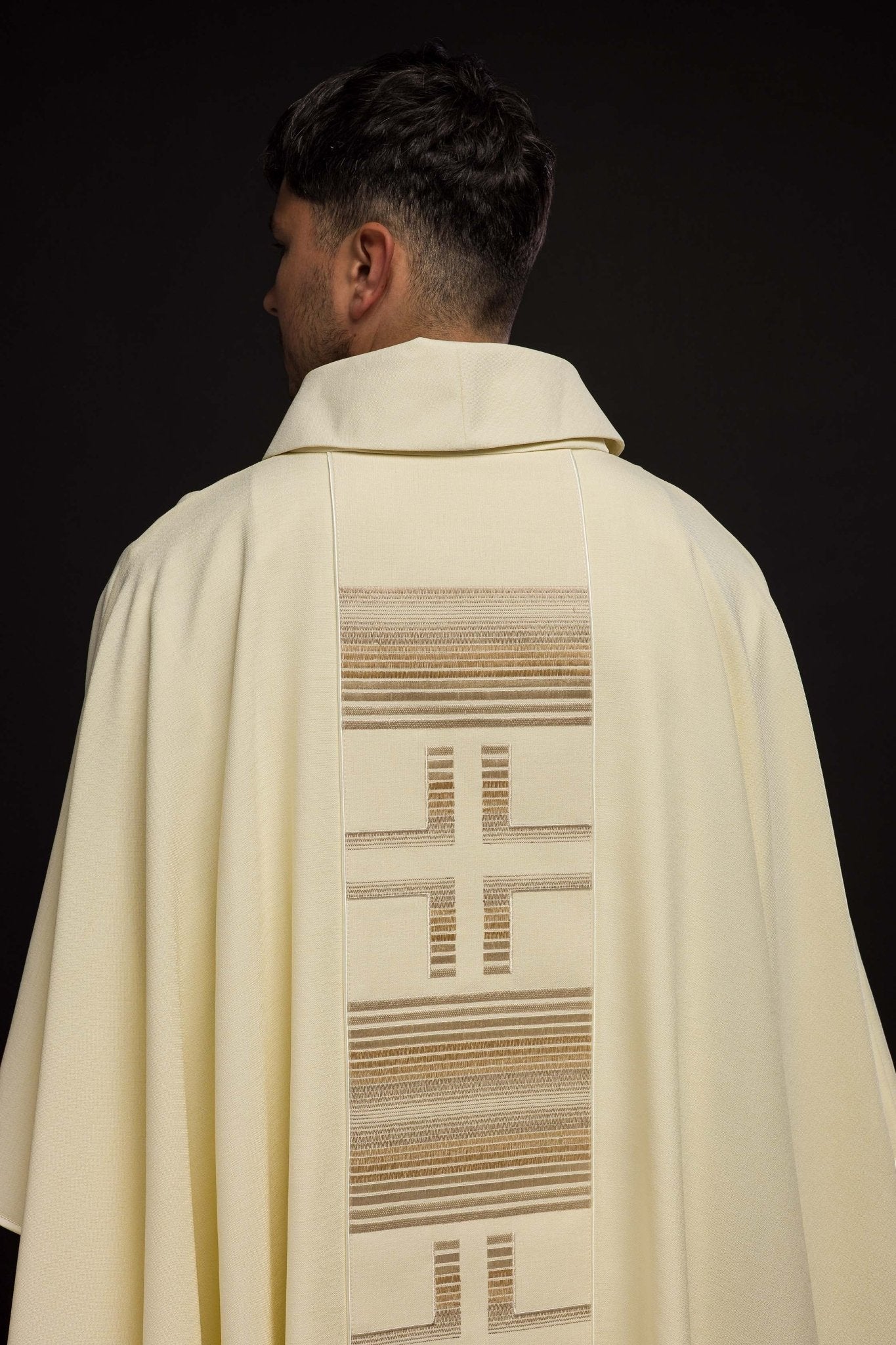 Casulla bordada con cruces en color marfil HA7032 - 05 ECRU - CASULLAS.ES
