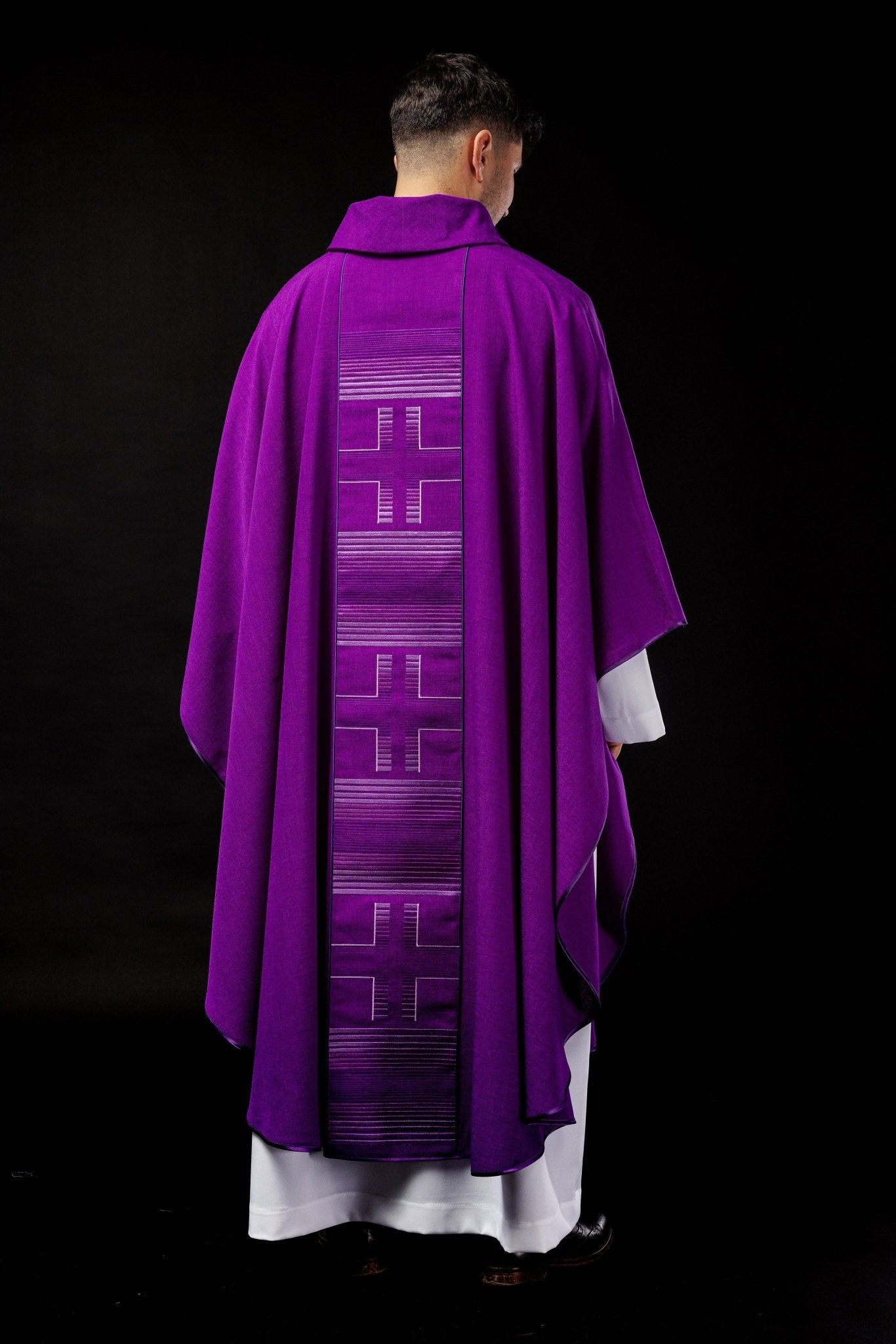 Casulla bordada con cruces moradas HA7032 - 03 FIOLET - CASULLAS.ES