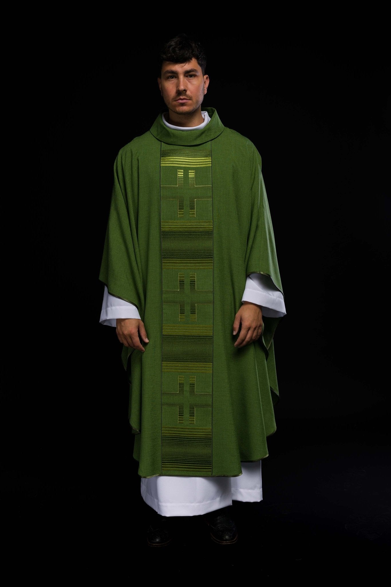 Casulla bordada con cruces verdes HA7032 - 01 ZIELONY - CASULLAS.ES