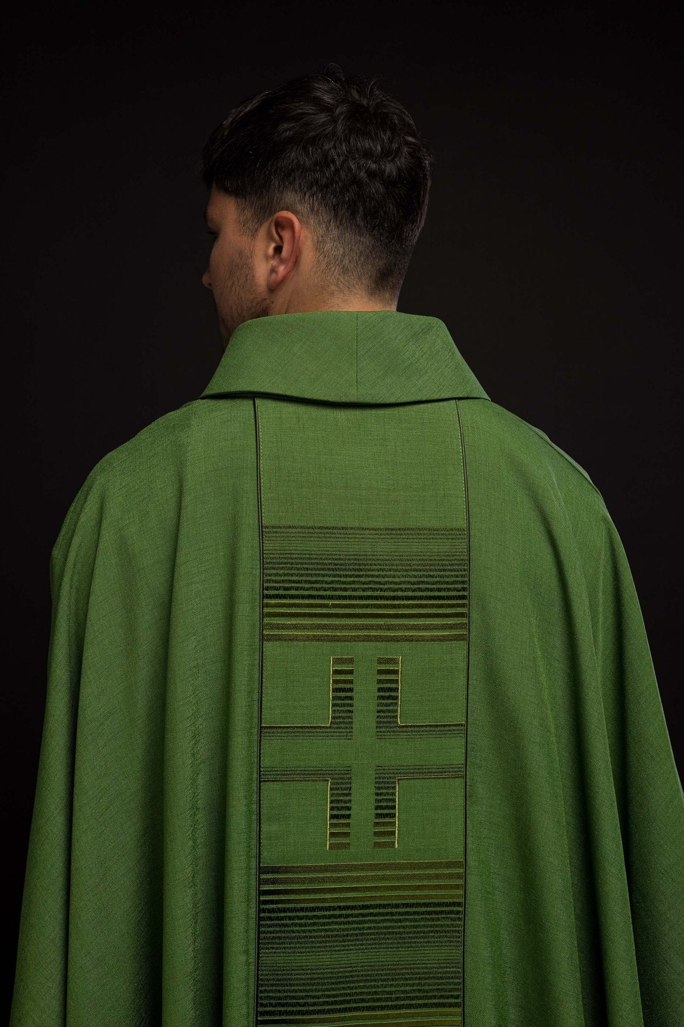 Casulla bordada con cruces verdes HA7032 - 01 ZIELONY - CASULLAS.ES