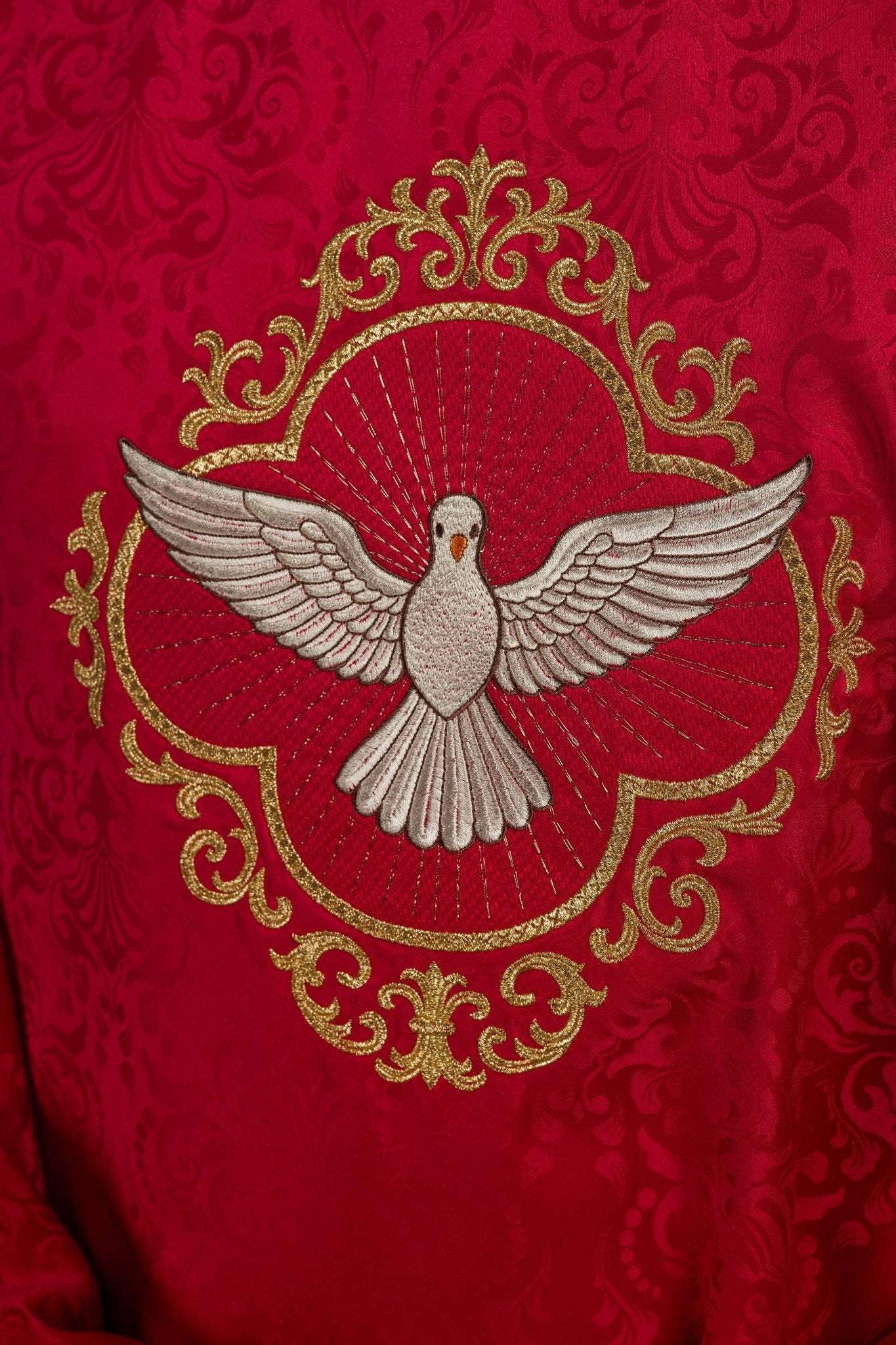Casulla bordada con el Espíritu Santo en tela jacquard KOA/003/02/98 - CASULLAS.ES
