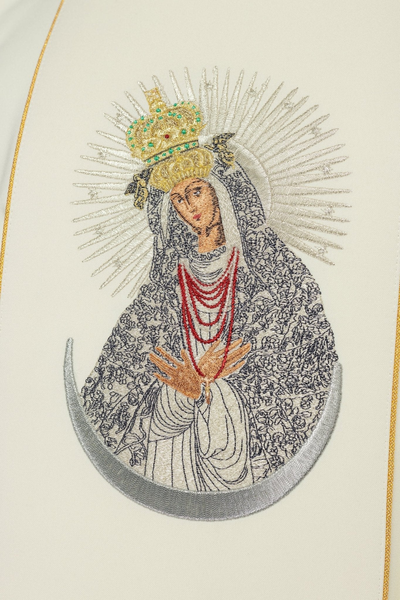 Casulla bordada con la imagen de Nuestra Señora de la Puerta del Alba KOW2/009/05/01 - CASULLAS.ES
