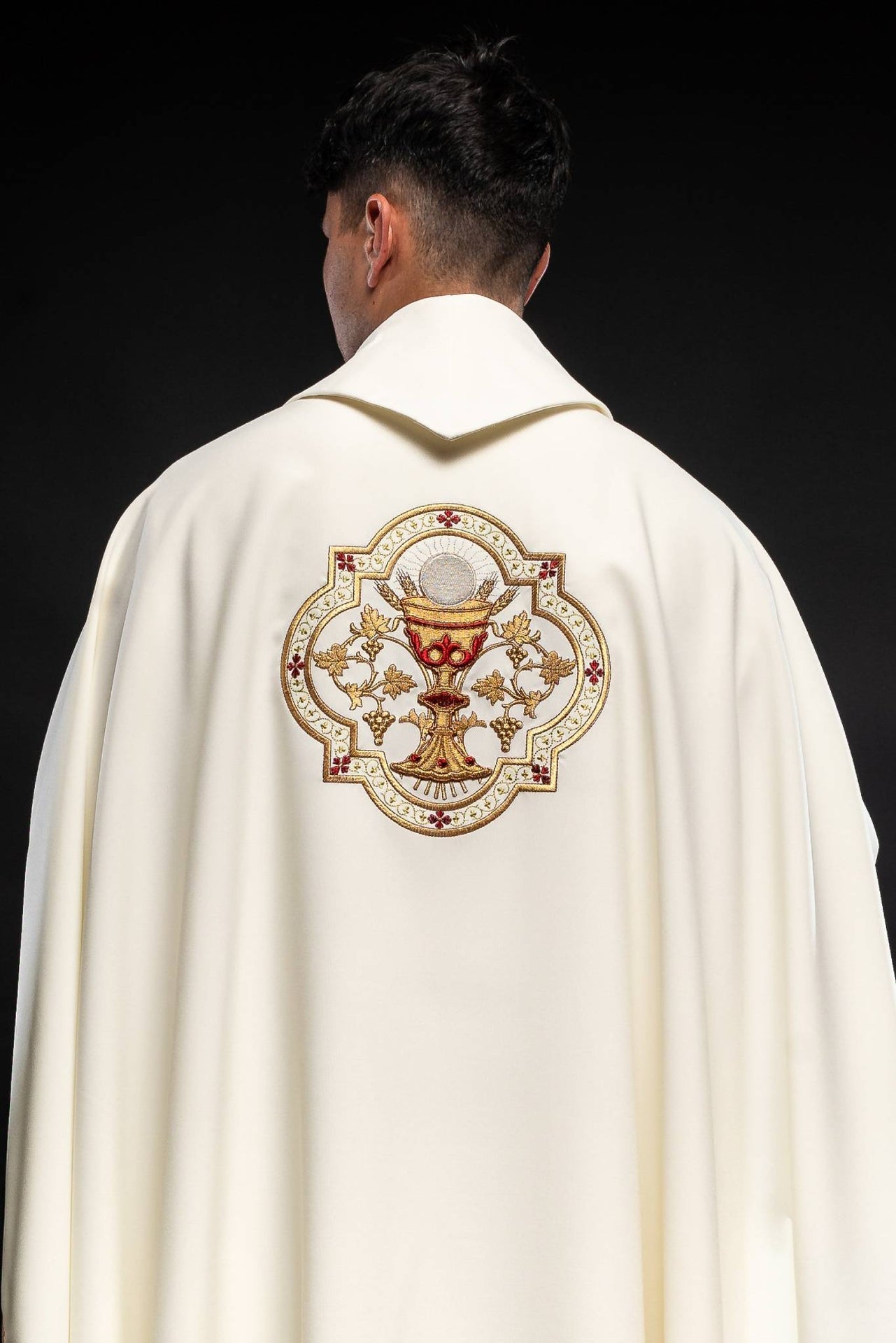 Casulla bordado con el Sagrado Corazón de Jesús y cáliz eucarístico KOR/118/05/01 ECRU - CASULLAS.ES
