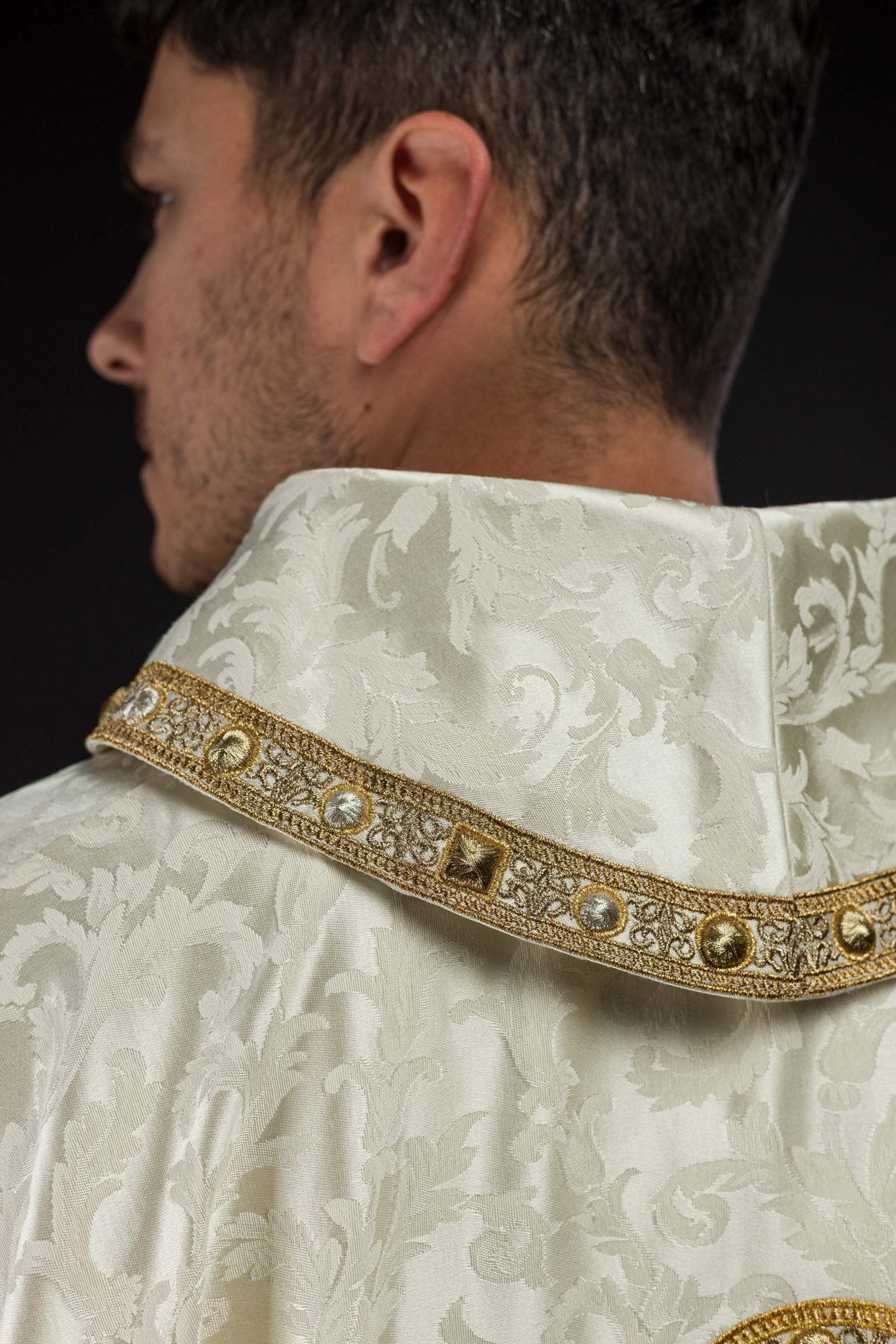 Casulla con cordero pascual hecha en tela decorativa S-7072-05-88 - CASULLAS.ES