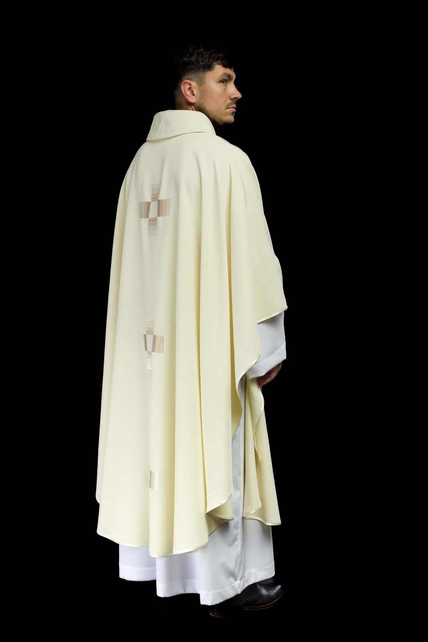 Casulla con cruces bordadas en color ecru HA7033-05 ECRU - CASULLAS.ES