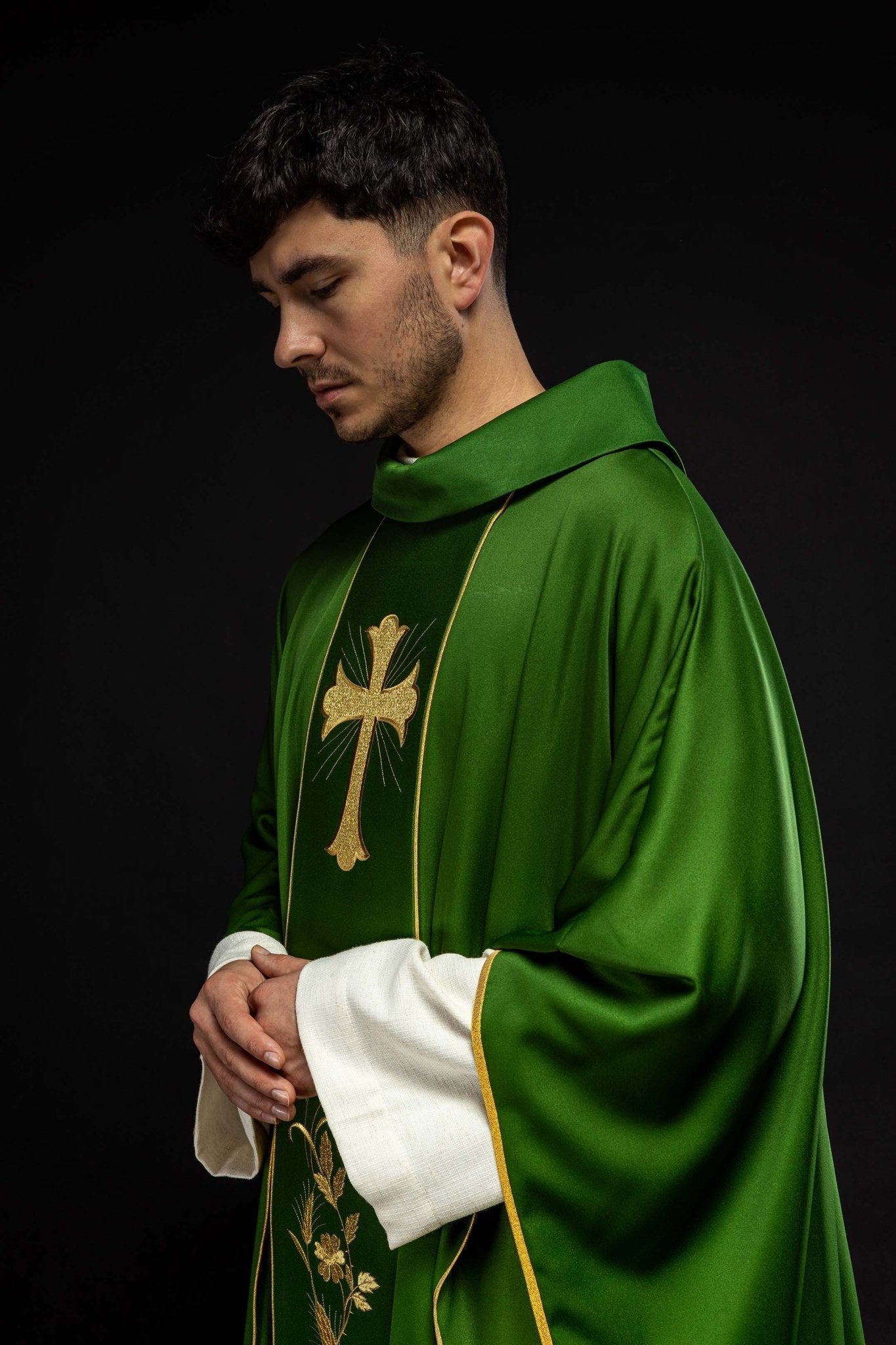 Casulla con cruz verde bordada y espigas de trigo KOR/375/01/53 ZIELONY - CASULLAS.ES