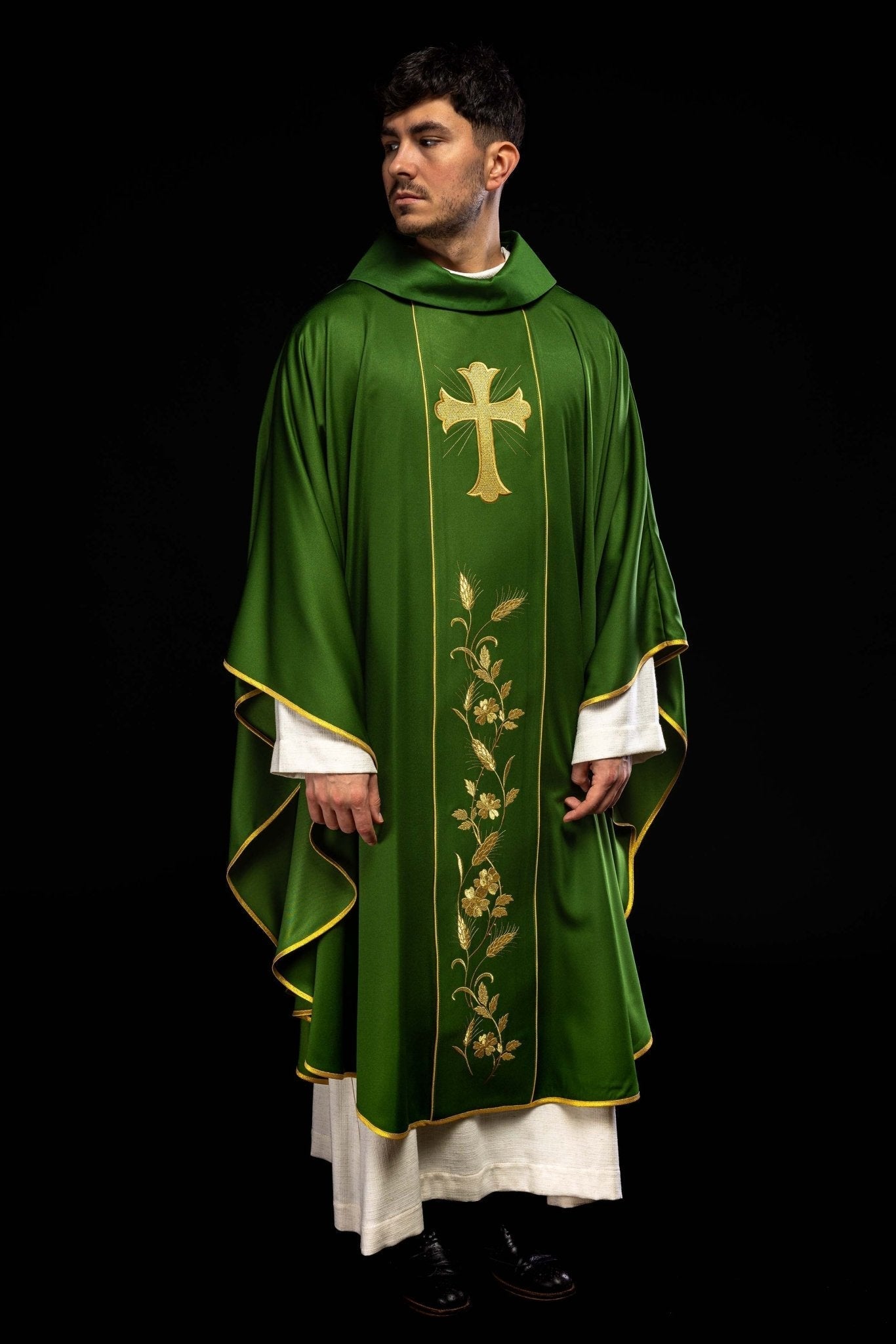 Casulla con cruz verde bordada y espigas de trigo KOR/375/01/53 ZIELONY - CASULLAS.ES
