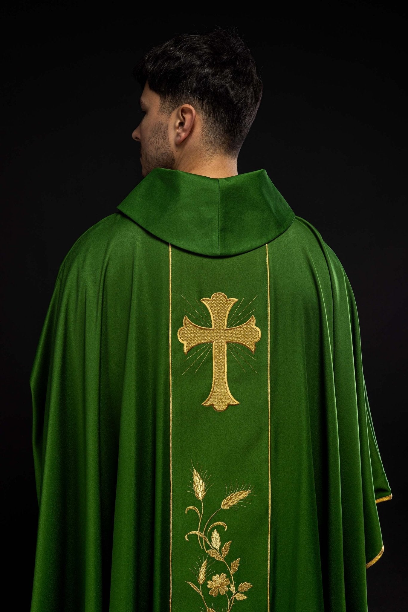 Casulla con cruz verde bordada y espigas de trigo KOR/375/01/53 ZIELONY - CASULLAS.ES