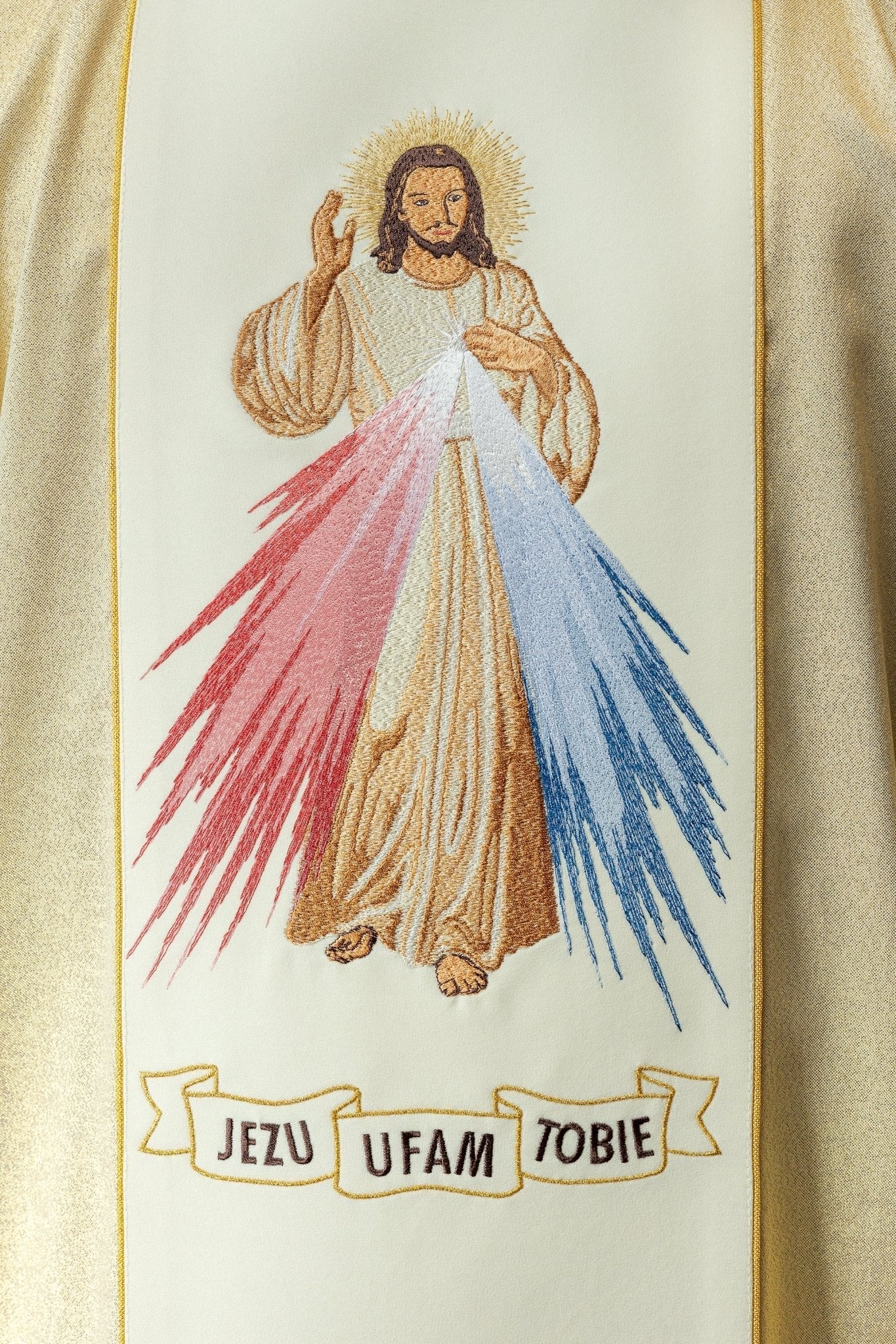 Casulla dorada con bordado Jesús misericordioso KOR/113/10/37 ZŁOTY - CASULLAS.ES