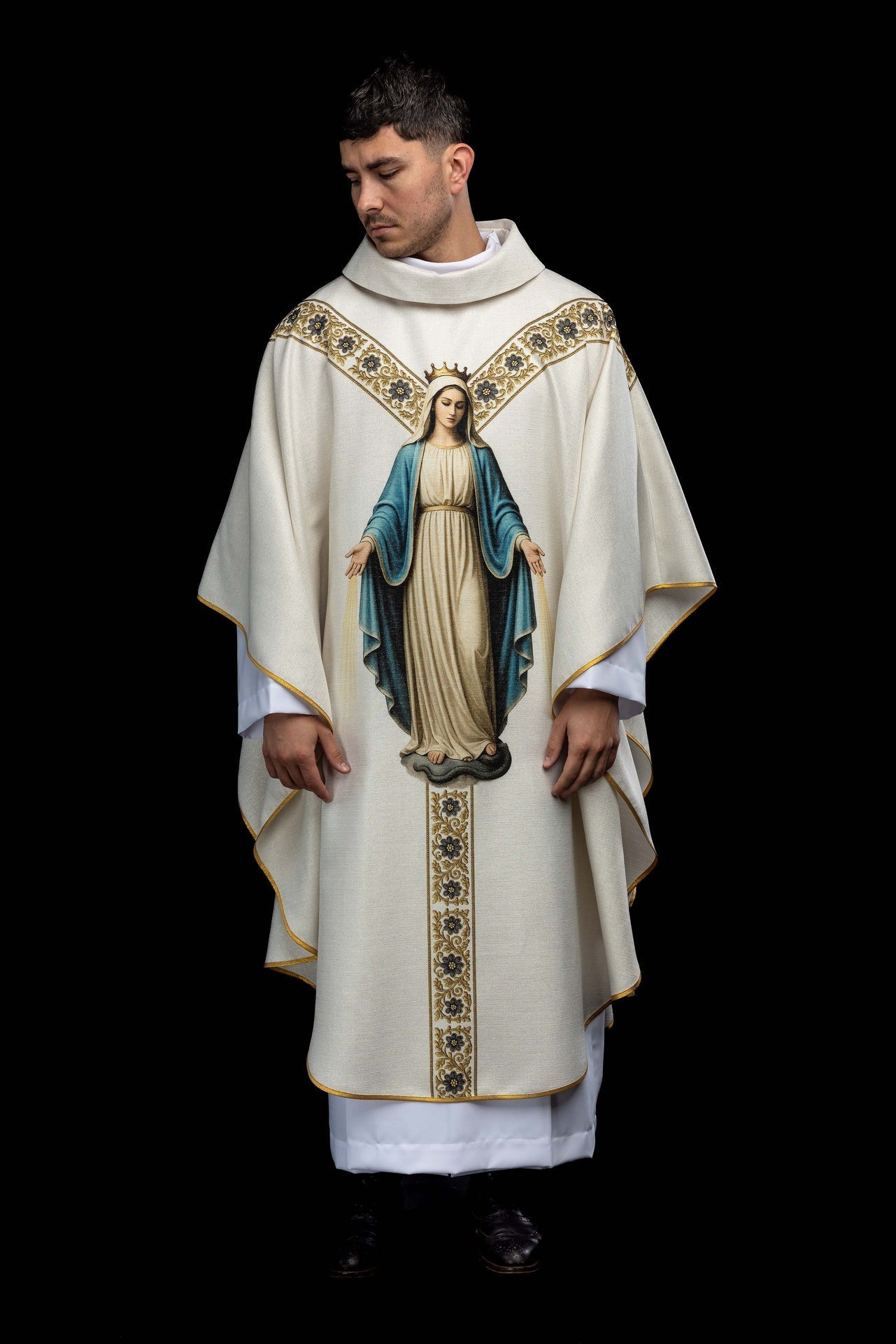 Casulla estampada con la imagen de la Inmaculada Concepción KOD/7007/05/40 - CASULLAS.ES
