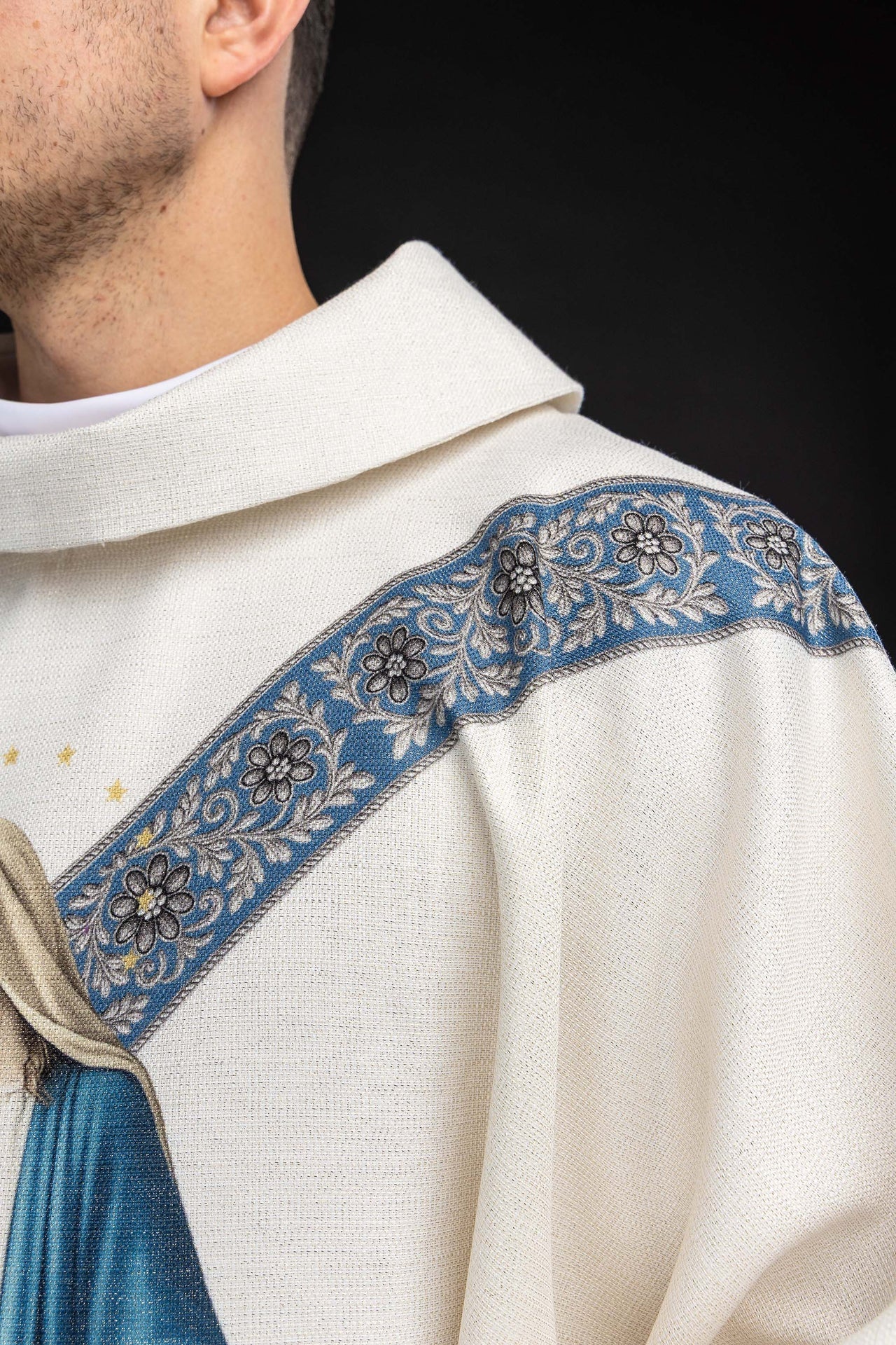 Casulla estampada con la imagen de la Inmaculada Concepción KOD/7006/05/40 - CASULLAS.ES