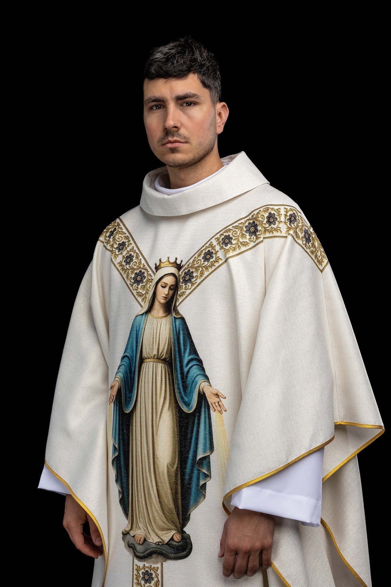 Casulla estampada con la imagen de la Inmaculada Concepción KOD/7007/05/40 - CASULLAS.ES