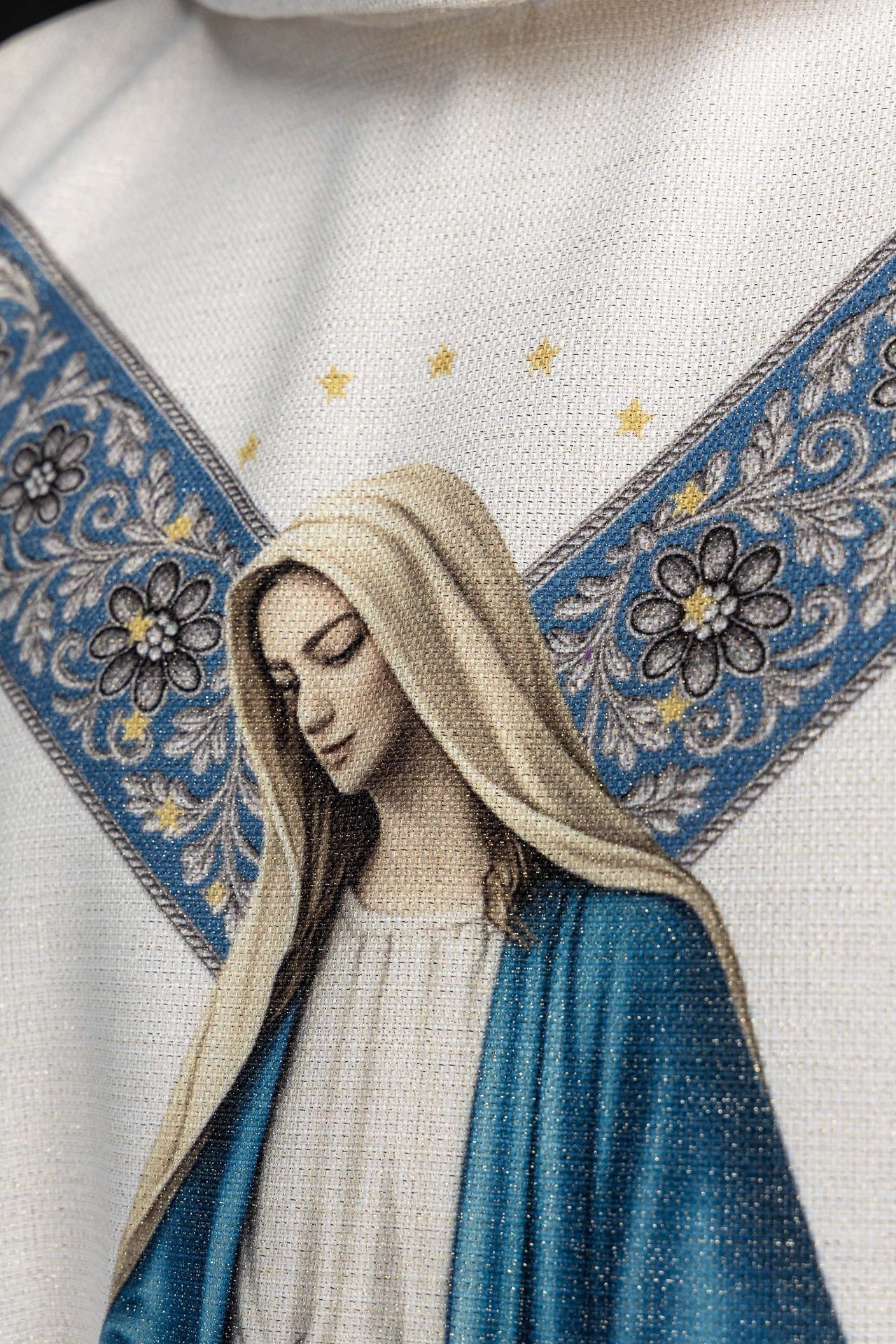 Casulla estampada con la imagen de la Inmaculada Concepción KOD/7006/05/40 - CASULLAS.ES