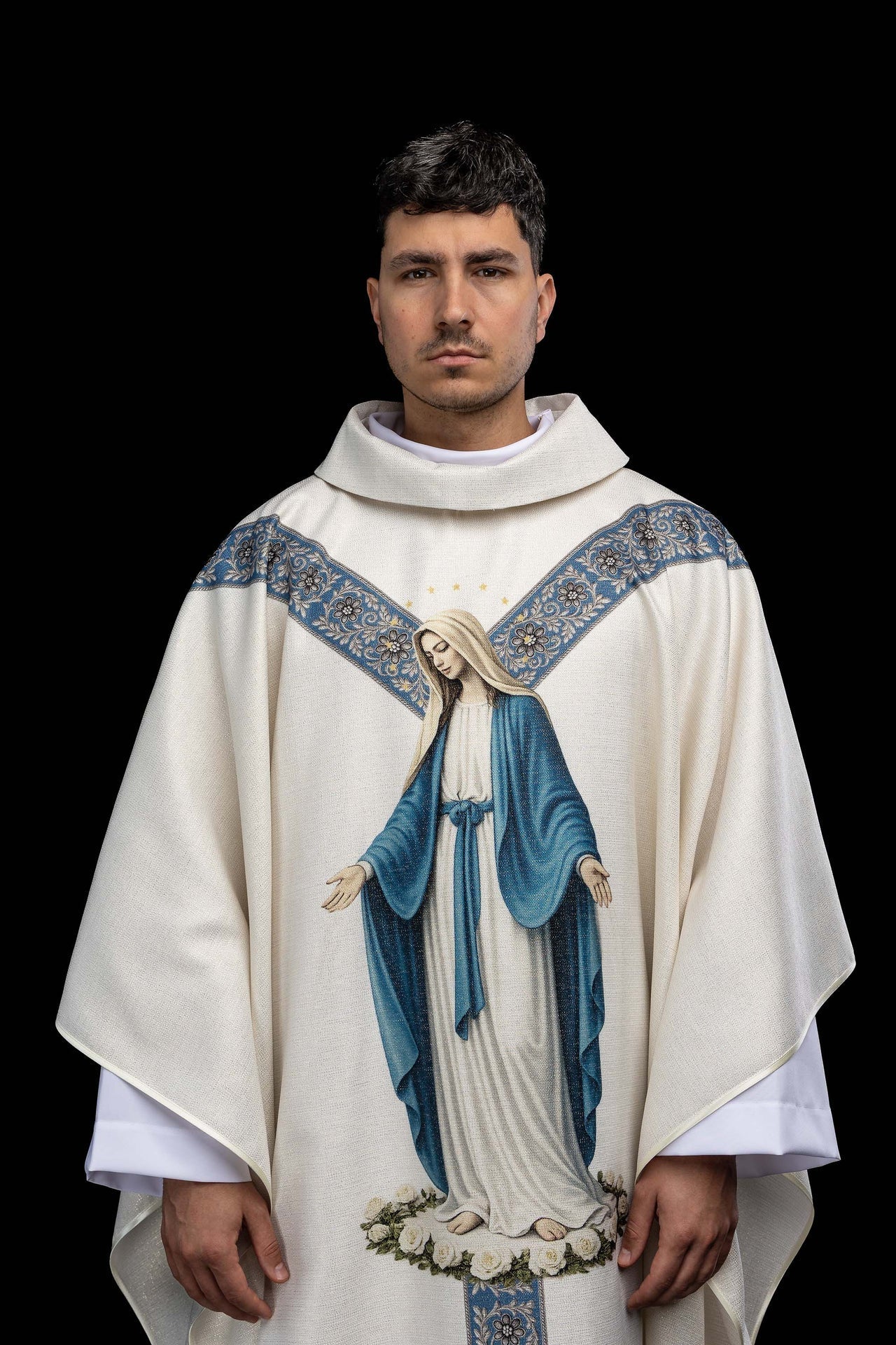 Casulla estampada con la imagen de la Inmaculada Concepción KOD/7006/05/40 - CASULLAS.ES