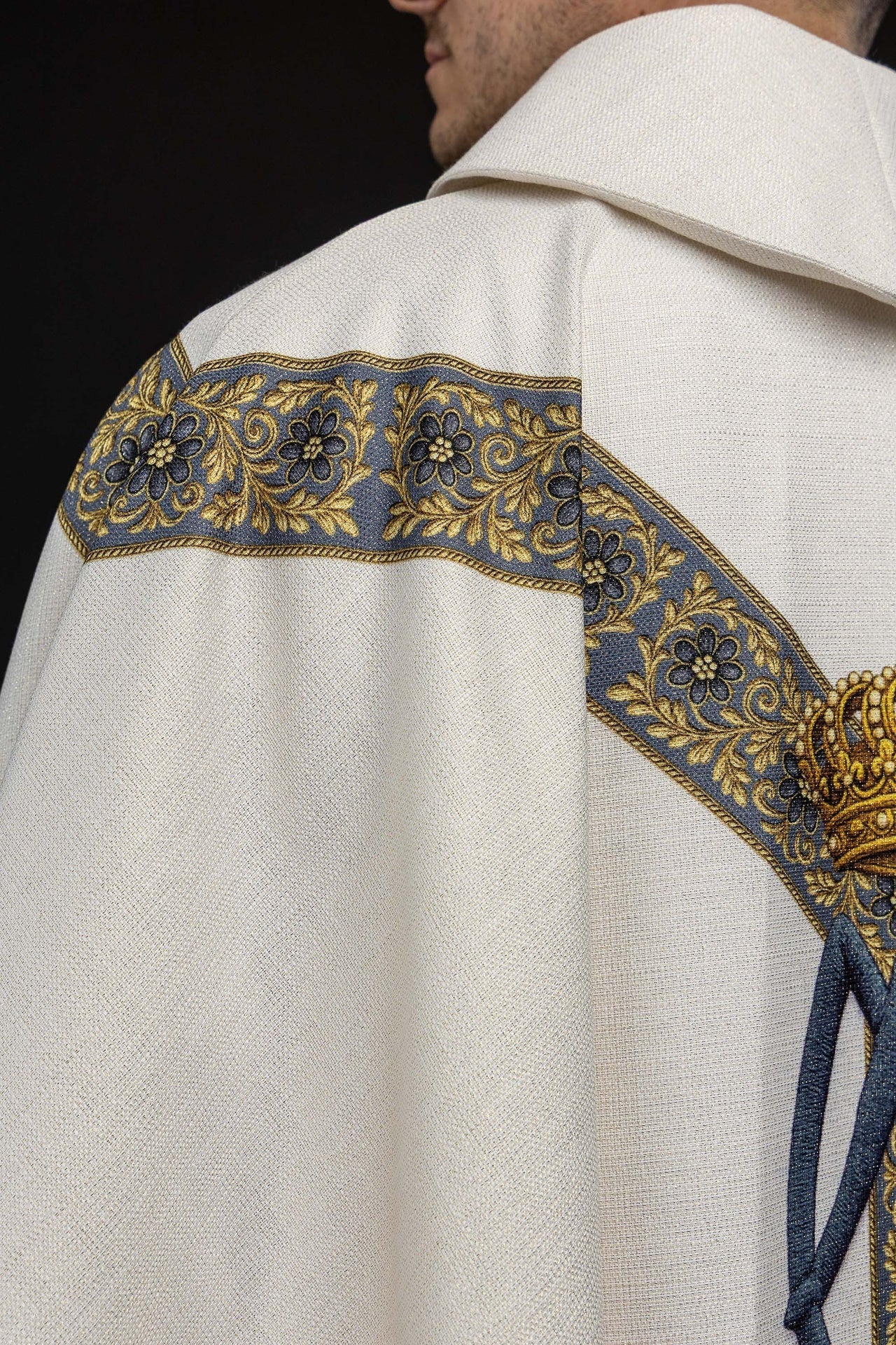 Casulla estampada con la imagen de Nuestra Señora de la Asunción KOD/7008/05/40 - CASULLAS.ES