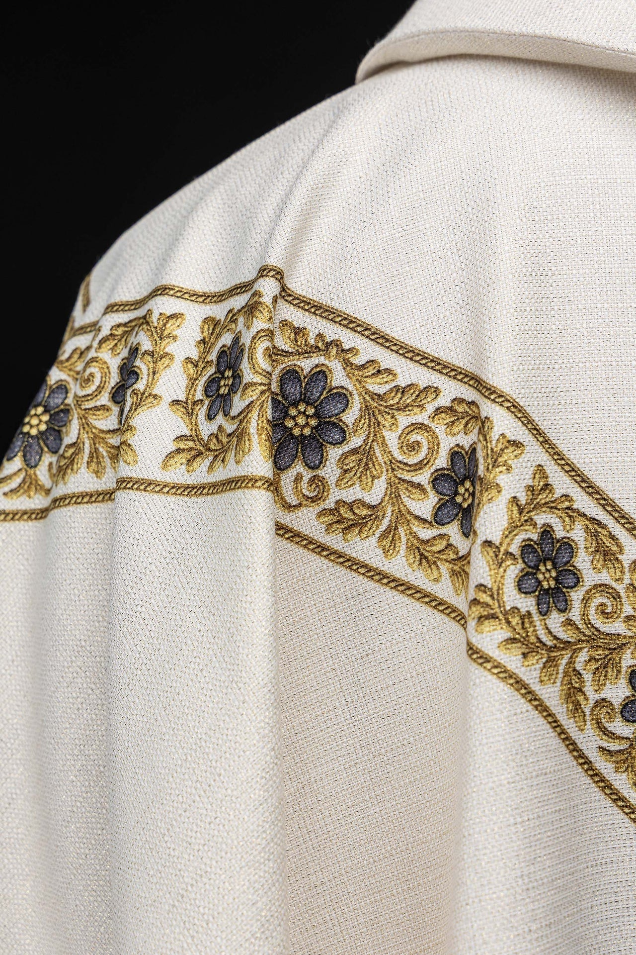 Casulla estampada con la imagen de Nuestra Señora de Lourdes KOD/7003/05/40 - CASULLAS.ES