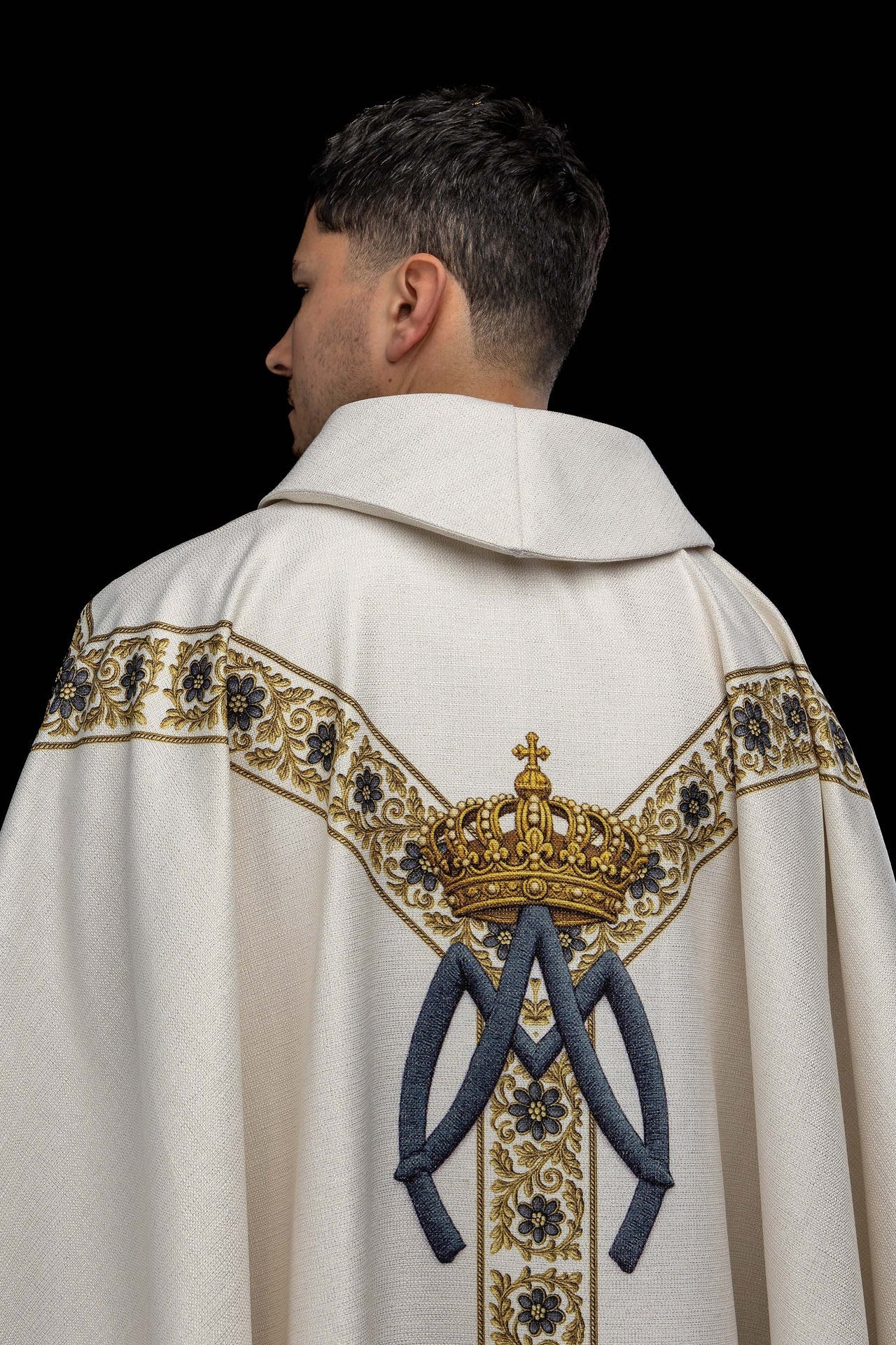 Casulla estampada con la imagen de Nuestra Señora de Lourdes KOD/7003/05/40 - CASULLAS.ES